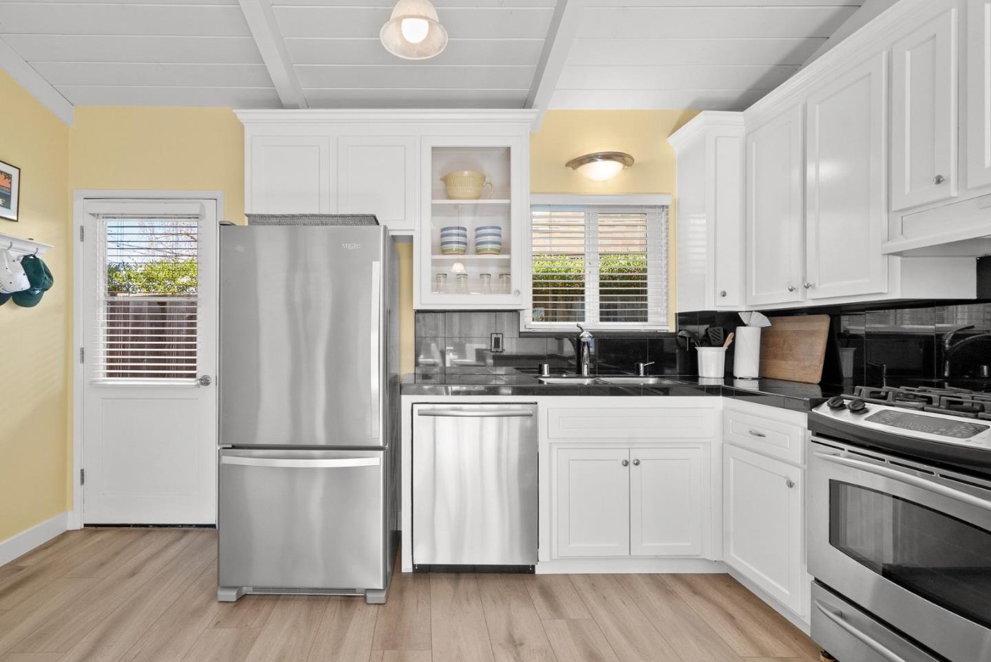 Detail Gallery Image 13 of 44 For 522 Spruce St, Aptos,  CA 95003 - 2 Beds | 2 Baths