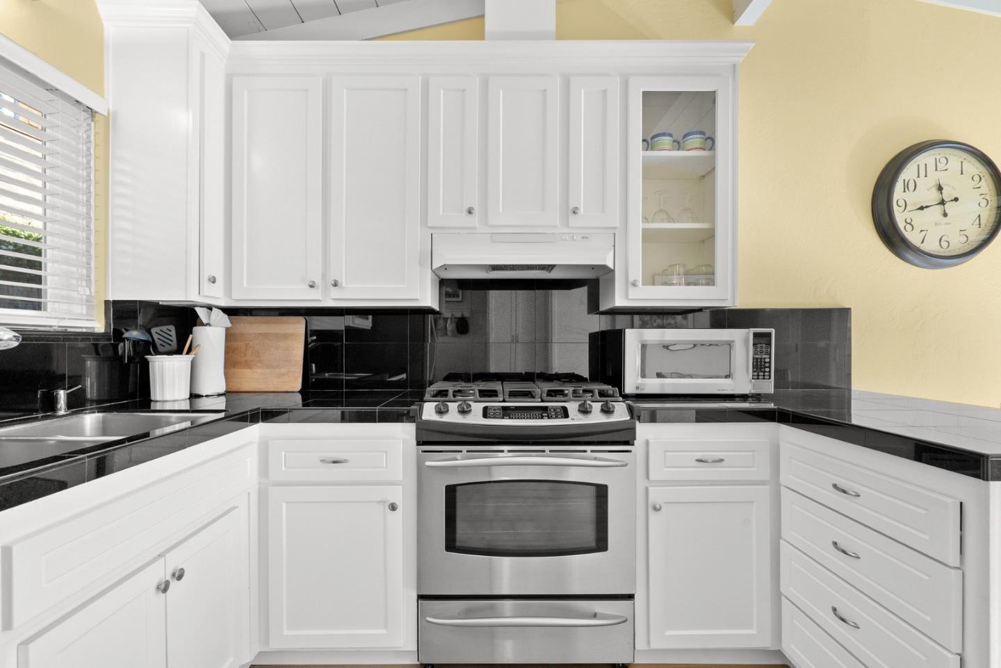 Detail Gallery Image 14 of 44 For 522 Spruce St, Aptos,  CA 95003 - 2 Beds | 2 Baths