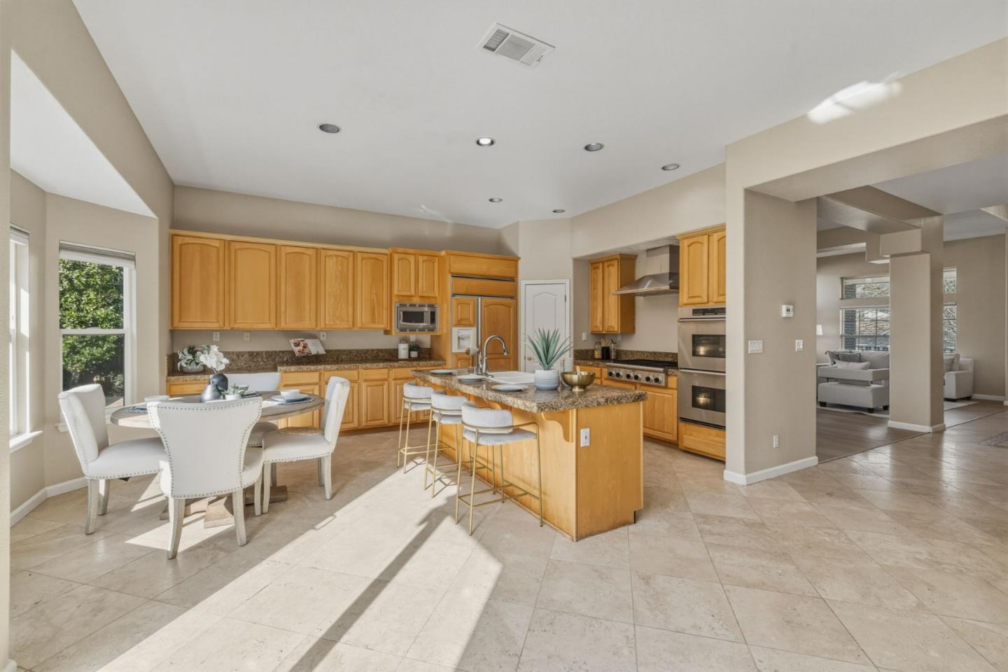 Detail Gallery Image 10 of 68 For 102 Forest Hill Dr, Clayton,  CA 94517 - 5 Beds | 3 Baths