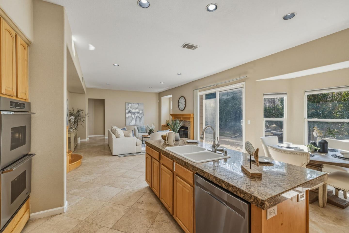 Detail Gallery Image 22 of 68 For 102 Forest Hill Dr, Clayton,  CA 94517 - 5 Beds | 3 Baths