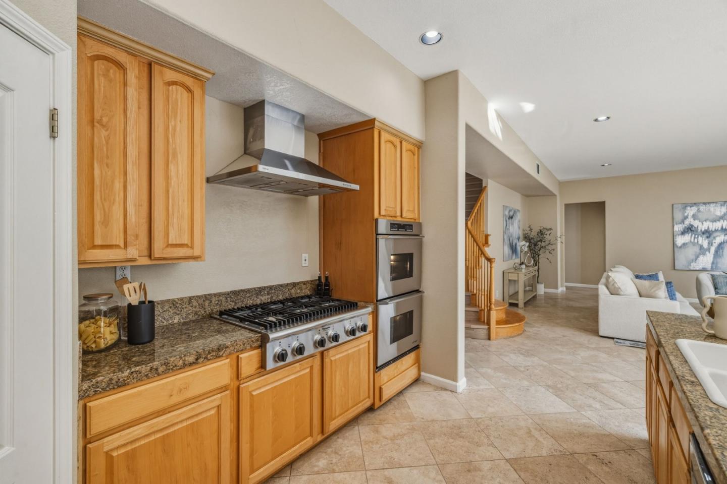 Detail Gallery Image 23 of 68 For 102 Forest Hill Dr, Clayton,  CA 94517 - 5 Beds | 3 Baths