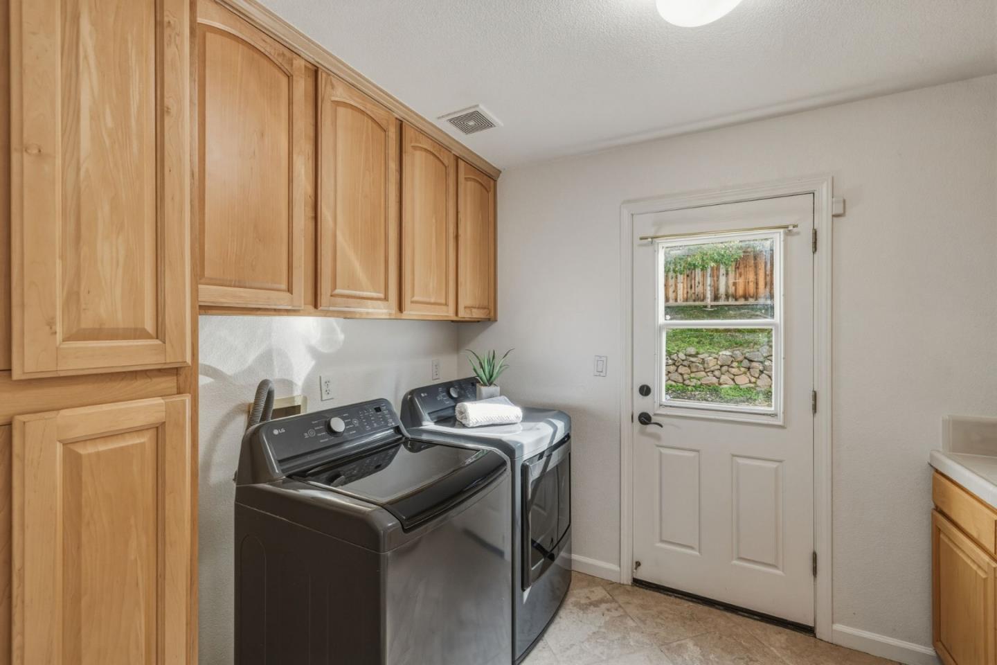 Detail Gallery Image 31 of 68 For 102 Forest Hill Dr, Clayton,  CA 94517 - 5 Beds | 3 Baths