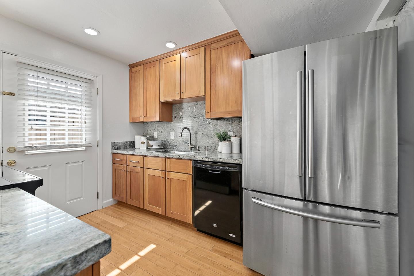 Detail Gallery Image 12 of 21 For 125 Connemara Way #104,  Sunnyvale,  CA 94087 - 2 Beds | 1/1 Baths