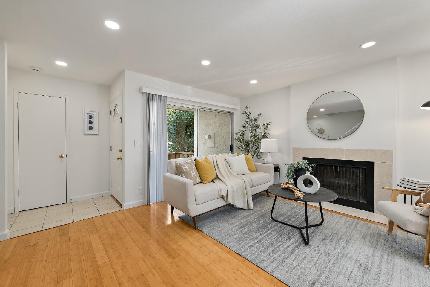 Detail Gallery Image 4 of 21 For 125 Connemara Way #104,  Sunnyvale,  CA 94087 - 2 Beds | 1/1 Baths