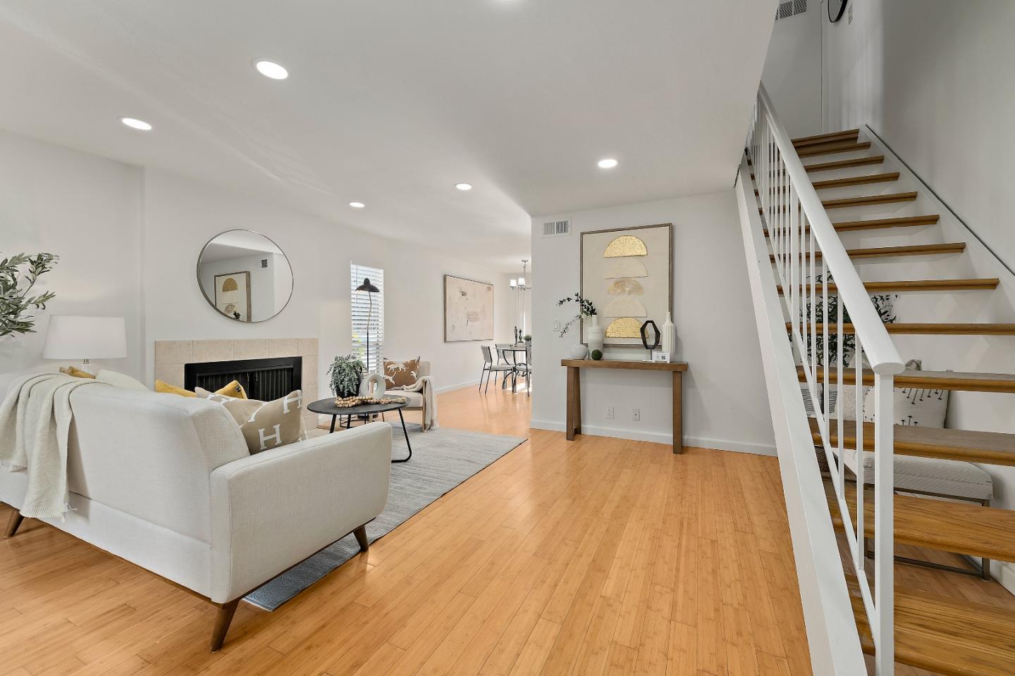 Detail Gallery Image 6 of 21 For 125 Connemara Way #104,  Sunnyvale,  CA 94087 - 2 Beds | 1/1 Baths