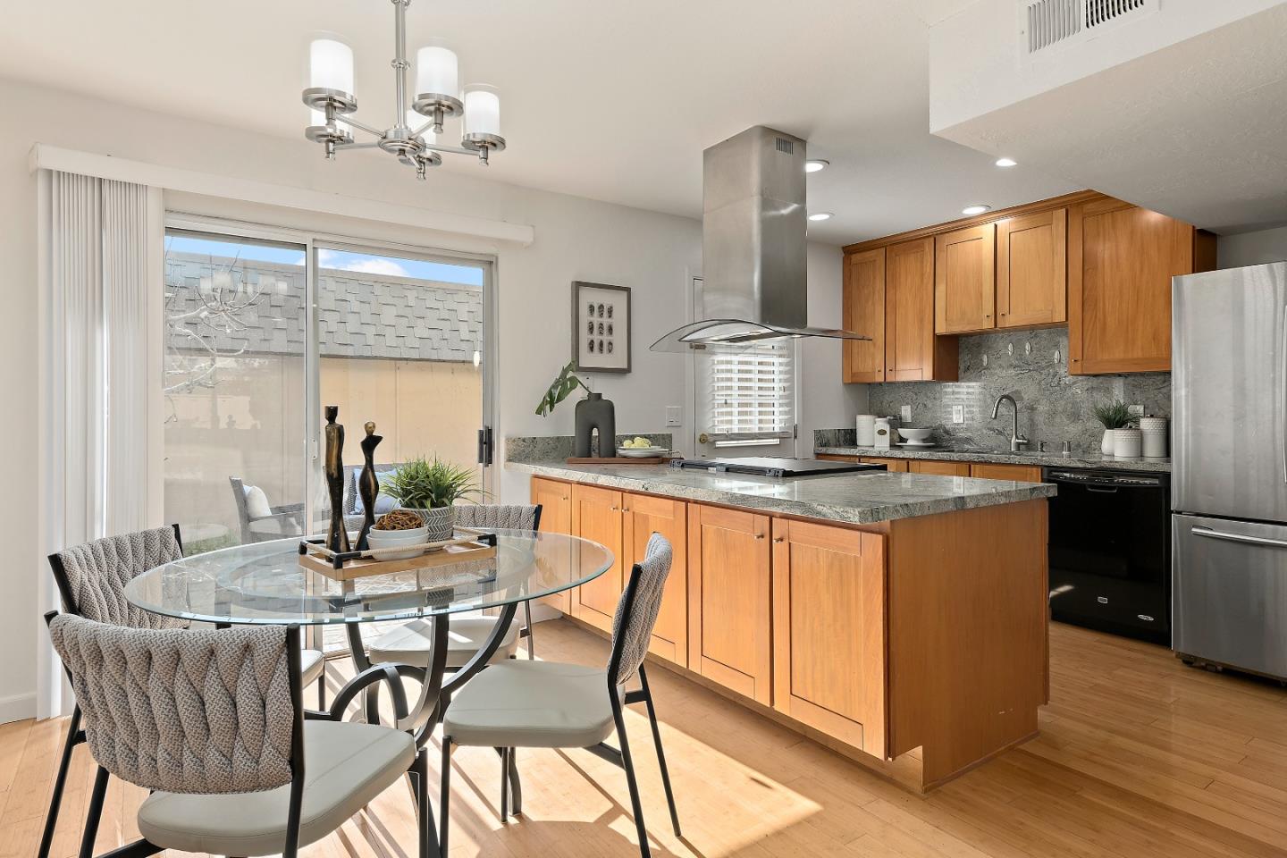 Detail Gallery Image 9 of 21 For 125 Connemara Way #104,  Sunnyvale,  CA 94087 - 2 Beds | 1/1 Baths