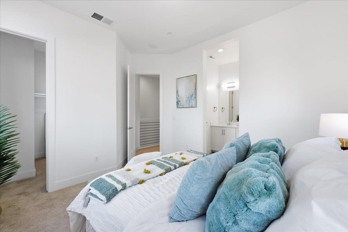 Detail Gallery Image 17 of 56 For 1121 Karlstad Dr, Sunnyvale,  CA 94089 - 3 Beds | 2/1 Baths