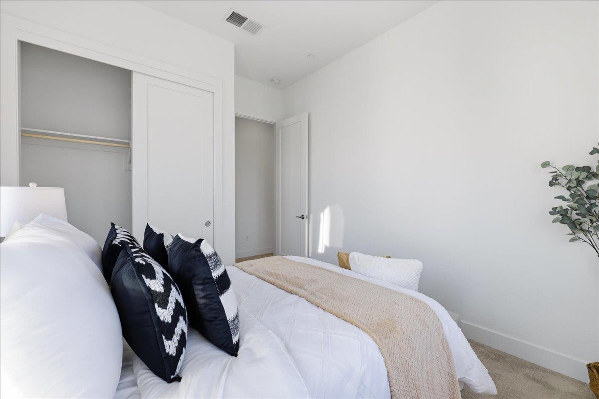 Detail Gallery Image 33 of 56 For 1121 Karlstad Dr, Sunnyvale,  CA 94089 - 3 Beds | 2/1 Baths