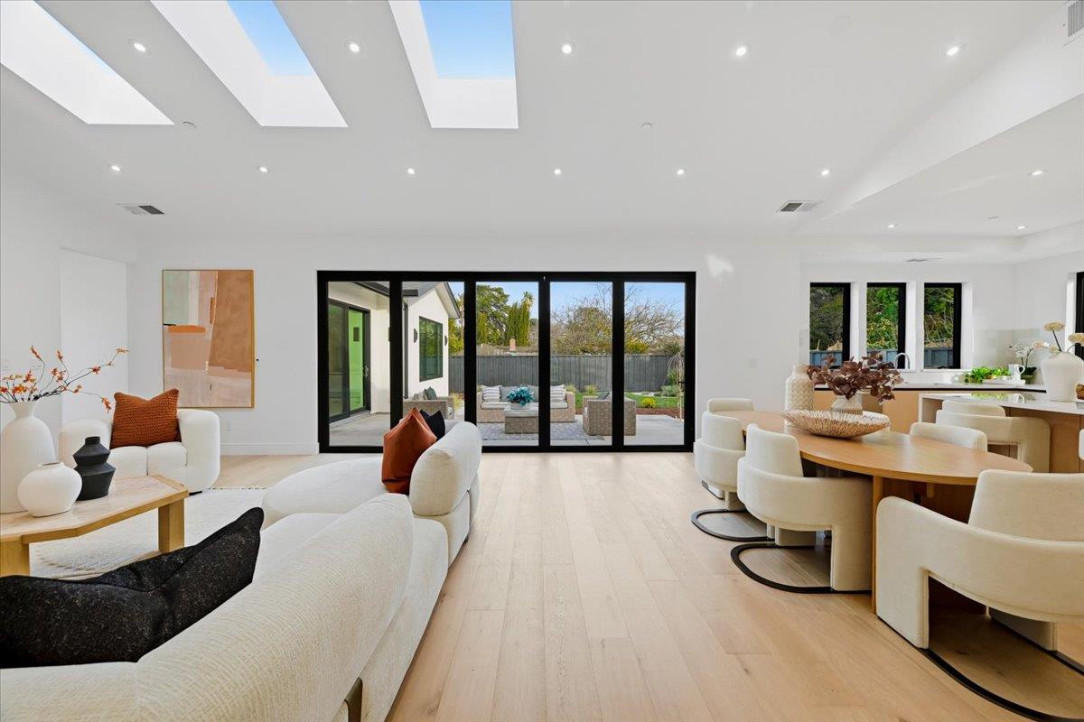 Detail Gallery Image 13 of 73 For 1340 Norman Dr, Sunnyvale,  CA 94087 - 5 Beds | 4/1 Baths