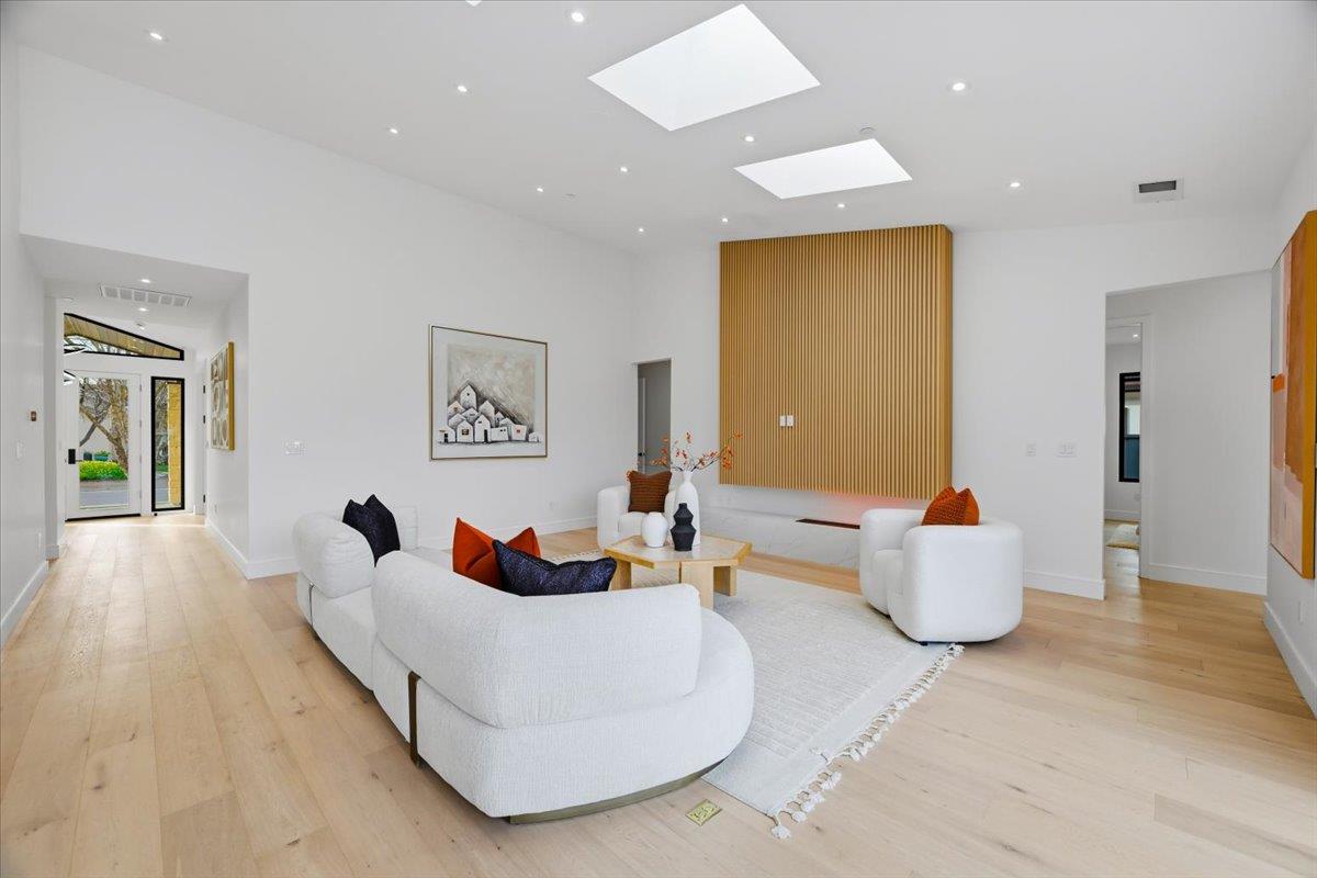 Detail Gallery Image 19 of 73 For 1340 Norman Dr, Sunnyvale,  CA 94087 - 5 Beds | 4/1 Baths