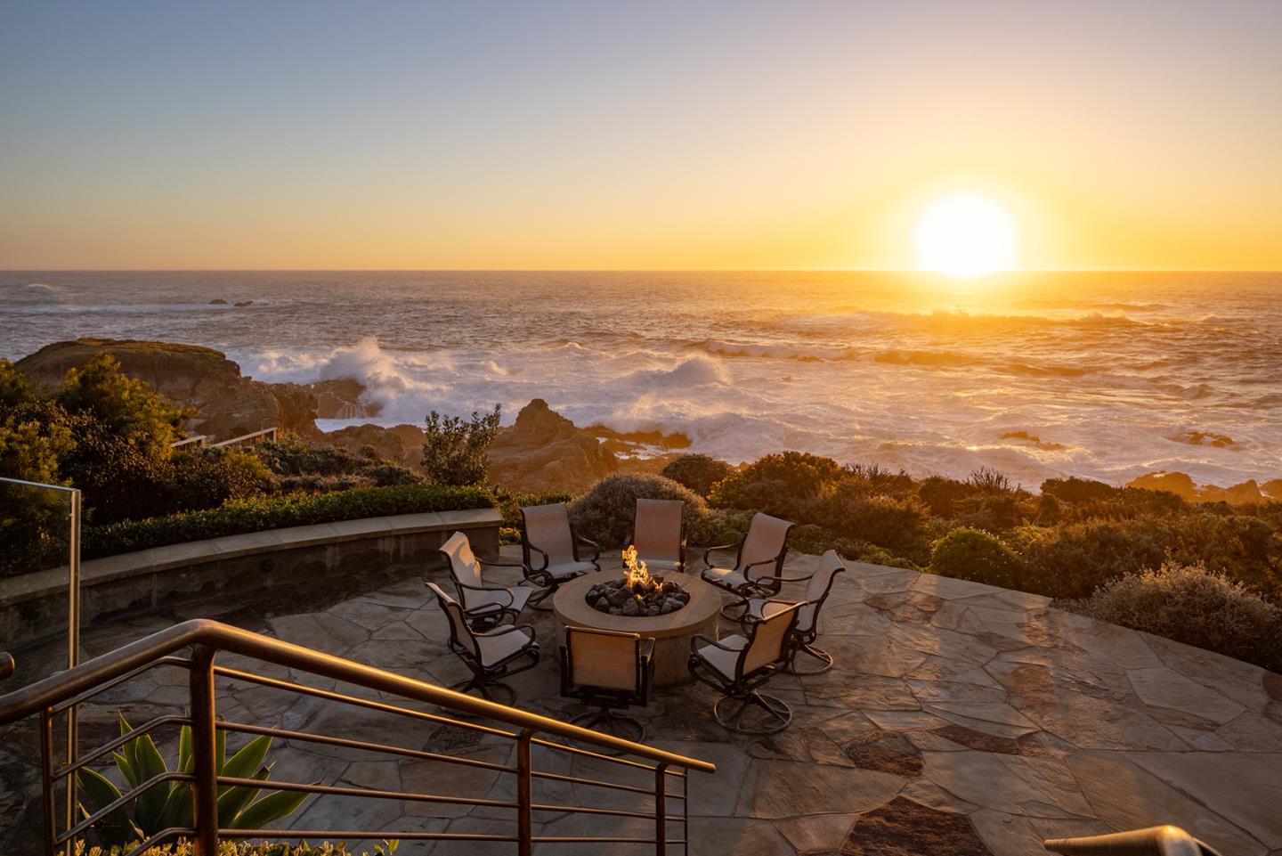 Detail Gallery Image 12 of 40 For 104 Yankee Point Dr, Carmel,  CA 93923 - 3 Beds | 4 Baths