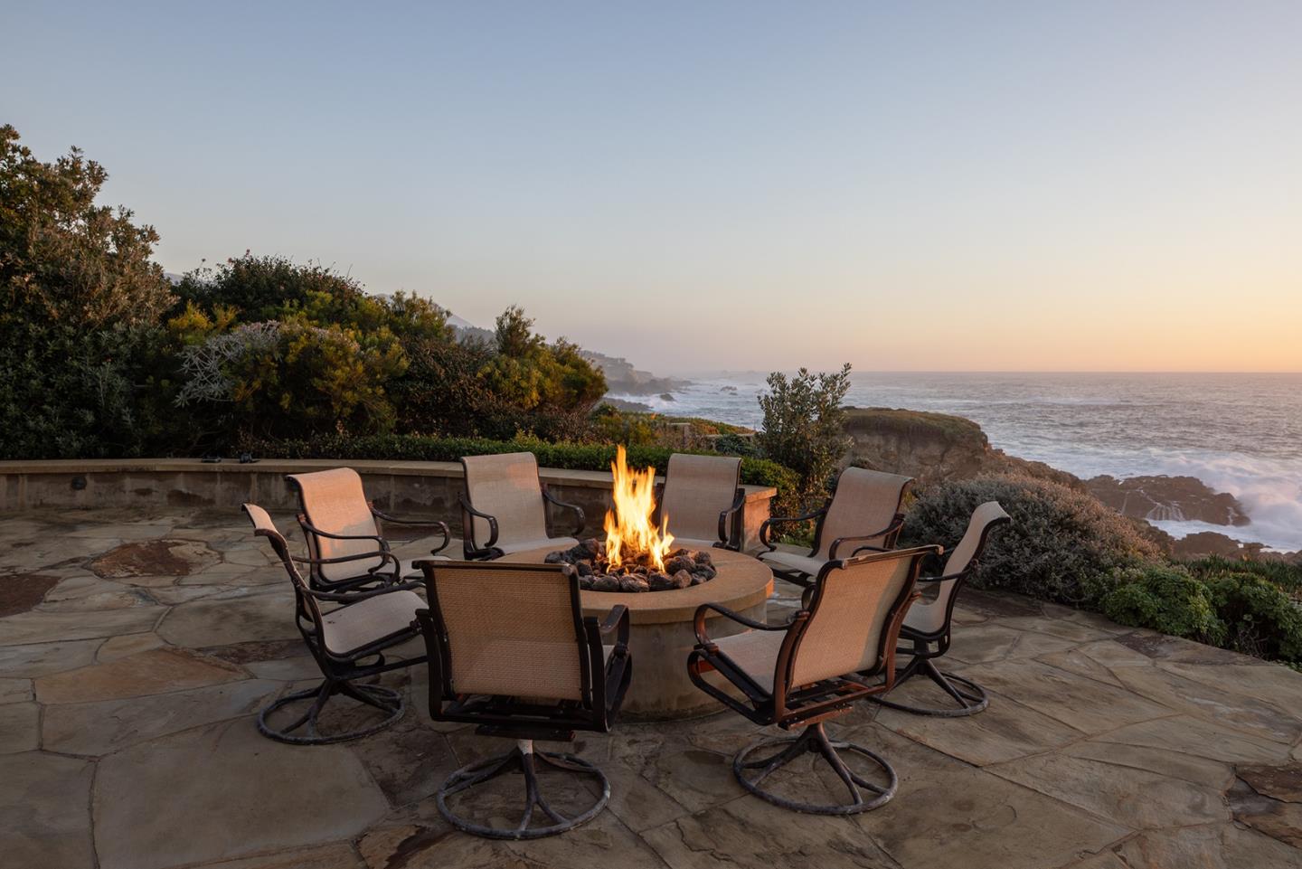 Detail Gallery Image 13 of 40 For 104 Yankee Point Dr, Carmel,  CA 93923 - 3 Beds | 4 Baths