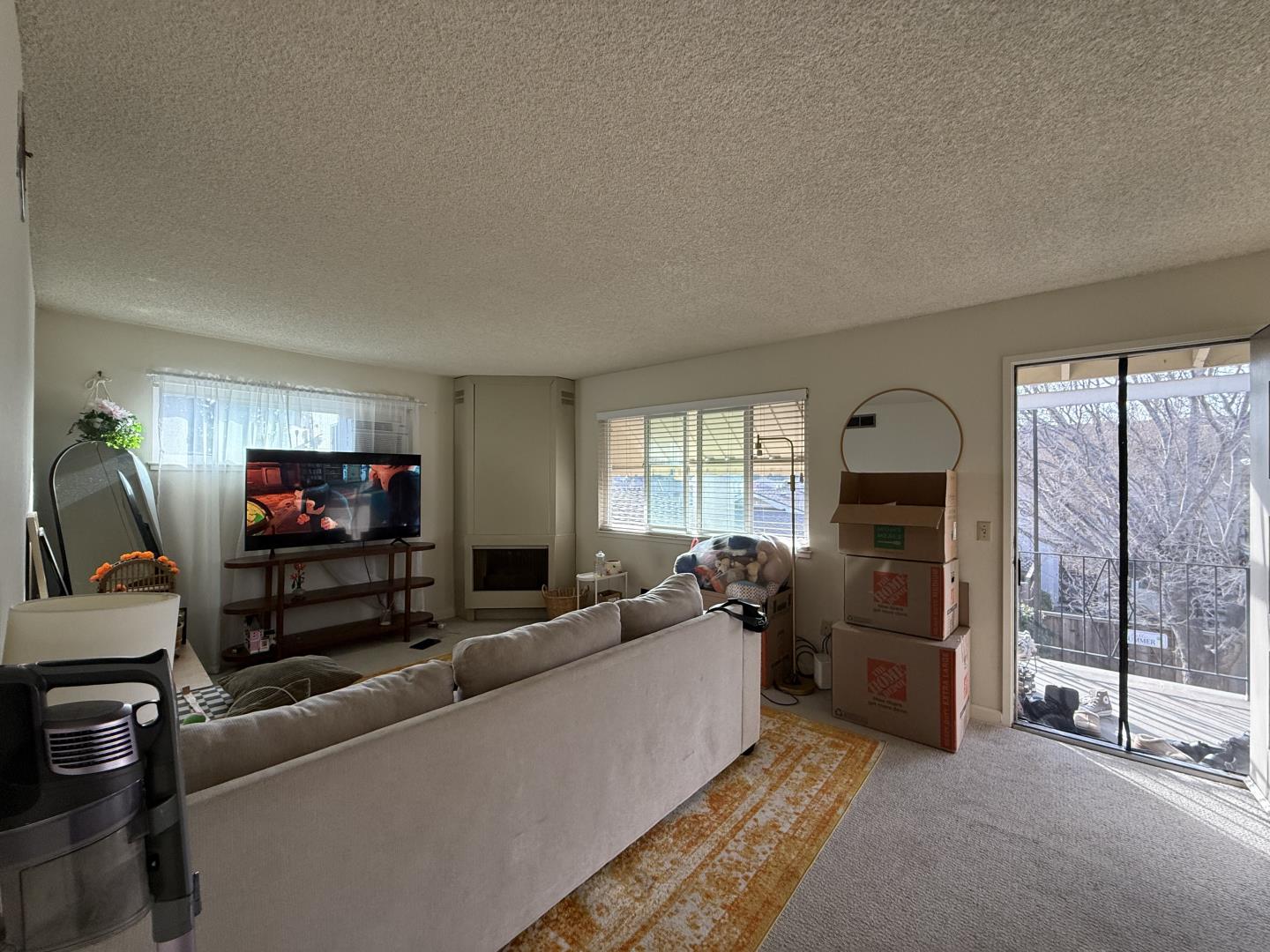 Detail Gallery Image 3 of 9 For 3173 Neal Ave #1,  San Jose,  CA 95117 - 2 Beds | 1 Baths