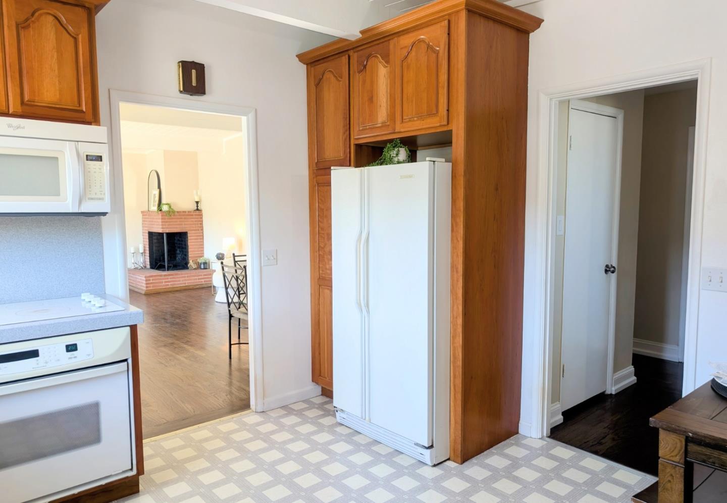 Detail Gallery Image 8 of 29 For 240 Lauren Ave, Pacifica,  CA 94044 - 3 Beds | 2 Baths