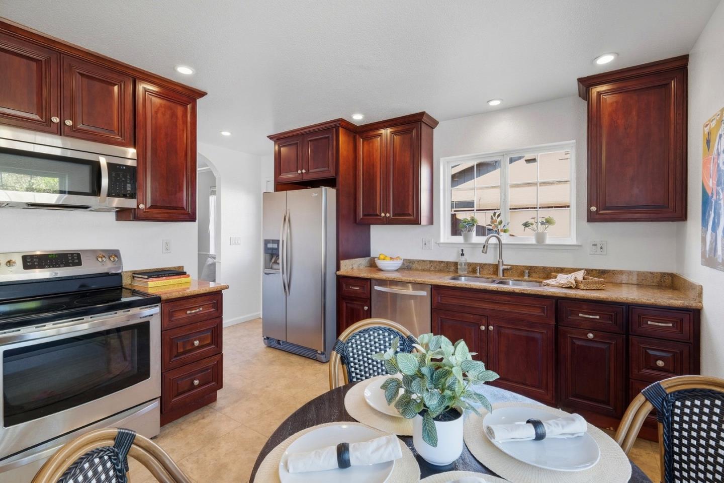 Detail Gallery Image 10 of 43 For 2027 Koopmans Ave, Santa Cruz,  CA 95062 - 3 Beds | 2 Baths