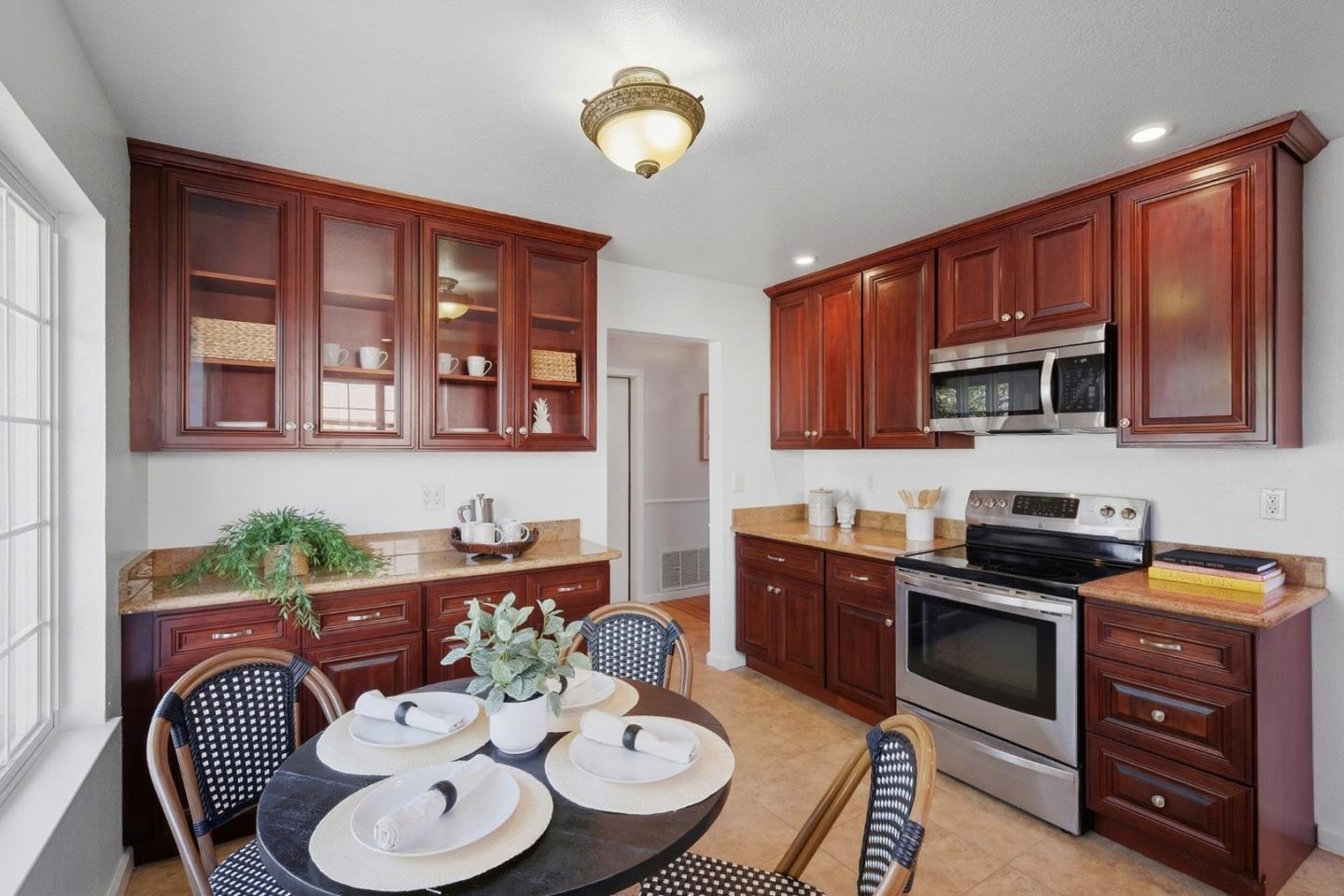 Detail Gallery Image 9 of 43 For 2027 Koopmans Ave, Santa Cruz,  CA 95062 - 3 Beds | 2 Baths