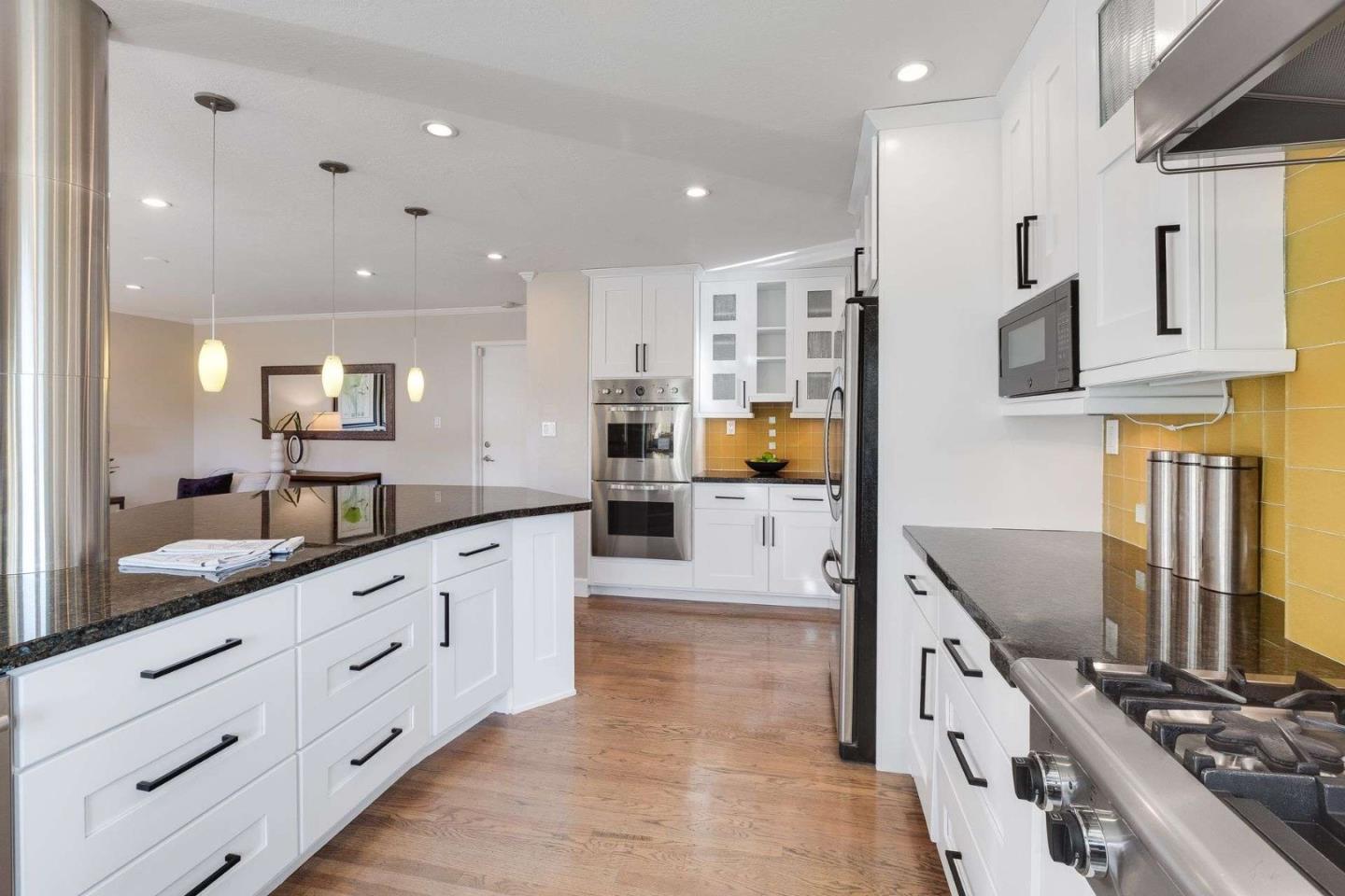 Detail Gallery Image 13 of 50 For 1063 Ginger Ln, San Jose,  CA 95128 - 4 Beds | 2/1 Baths