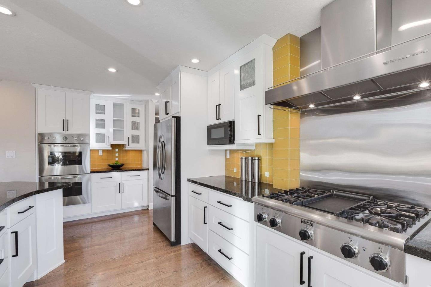 Detail Gallery Image 14 of 50 For 1063 Ginger Ln, San Jose,  CA 95128 - 4 Beds | 2/1 Baths