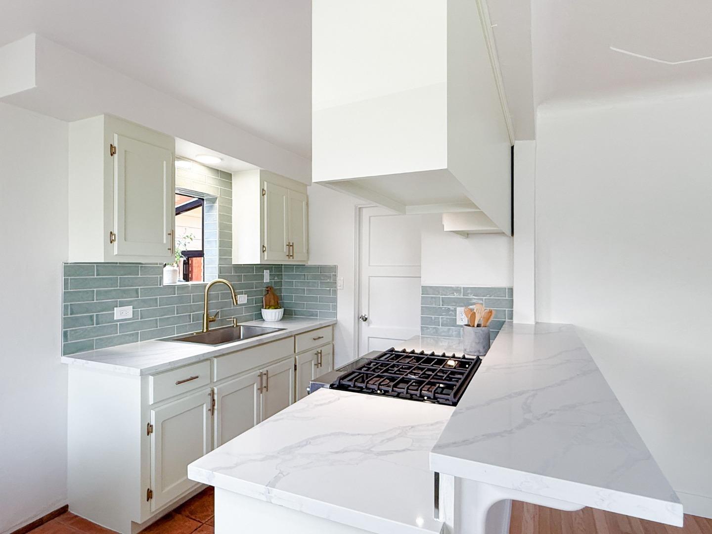 Detail Gallery Image 12 of 55 For 625 Gilroy Dr, Capitola,  CA 95010 - 2 Beds | 1 Baths