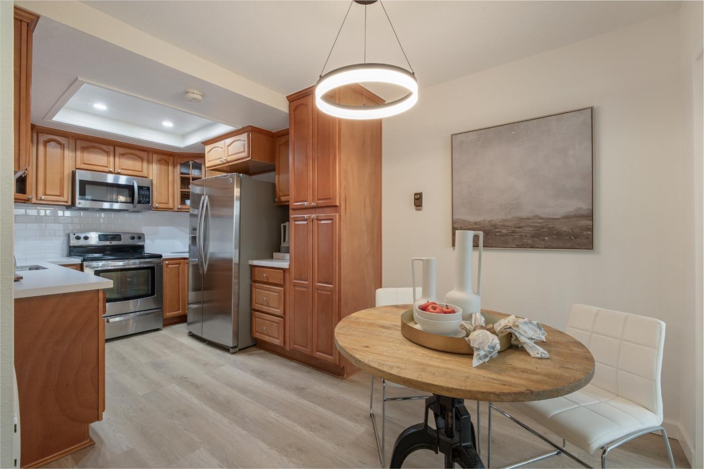 Detail Gallery Image 4 of 11 For 19861 Portal Plz, Cupertino,  CA 95014 - 2 Beds | 2/1 Baths