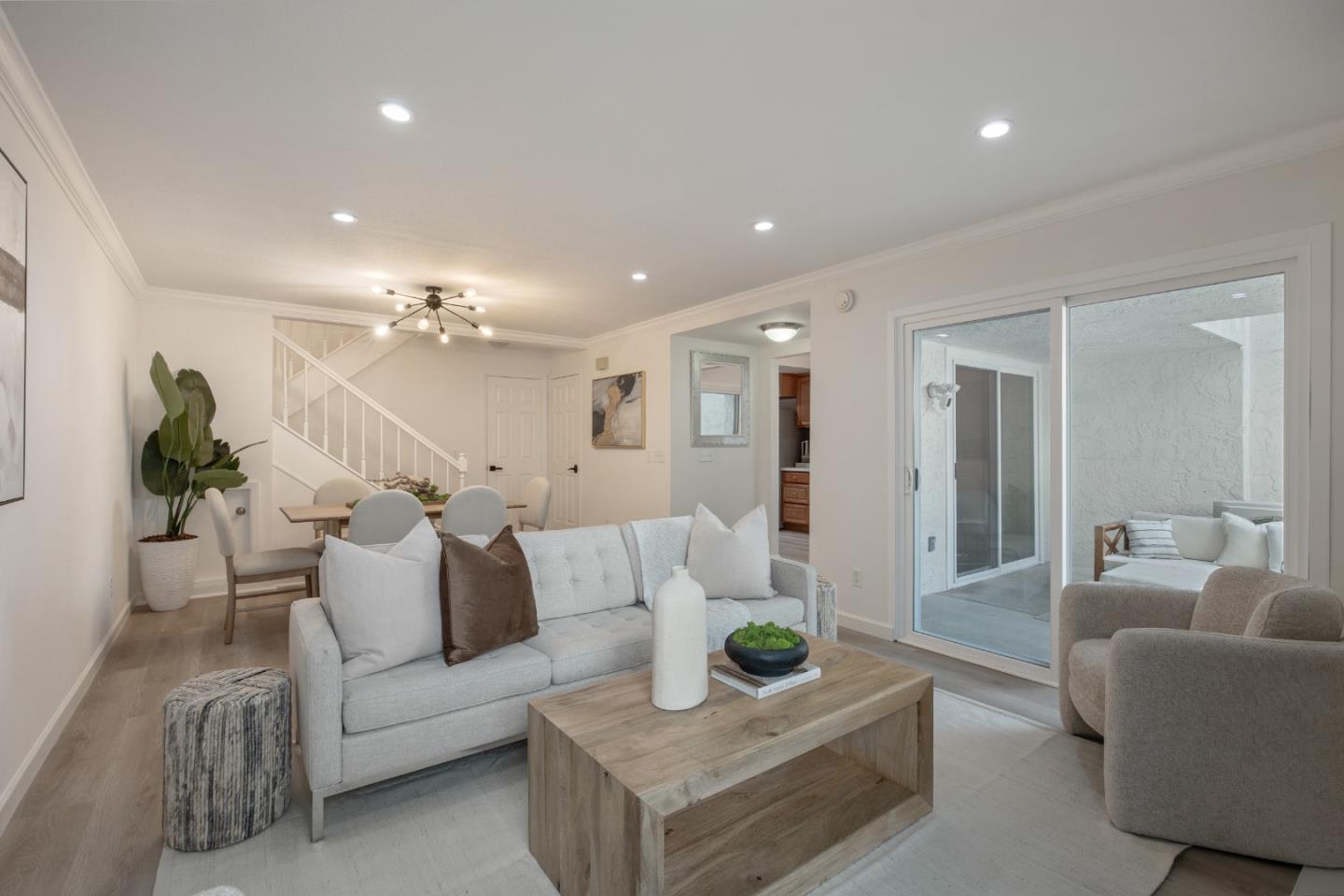 Detail Gallery Image 5 of 11 For 19861 Portal Plz, Cupertino,  CA 95014 - 2 Beds | 2/1 Baths