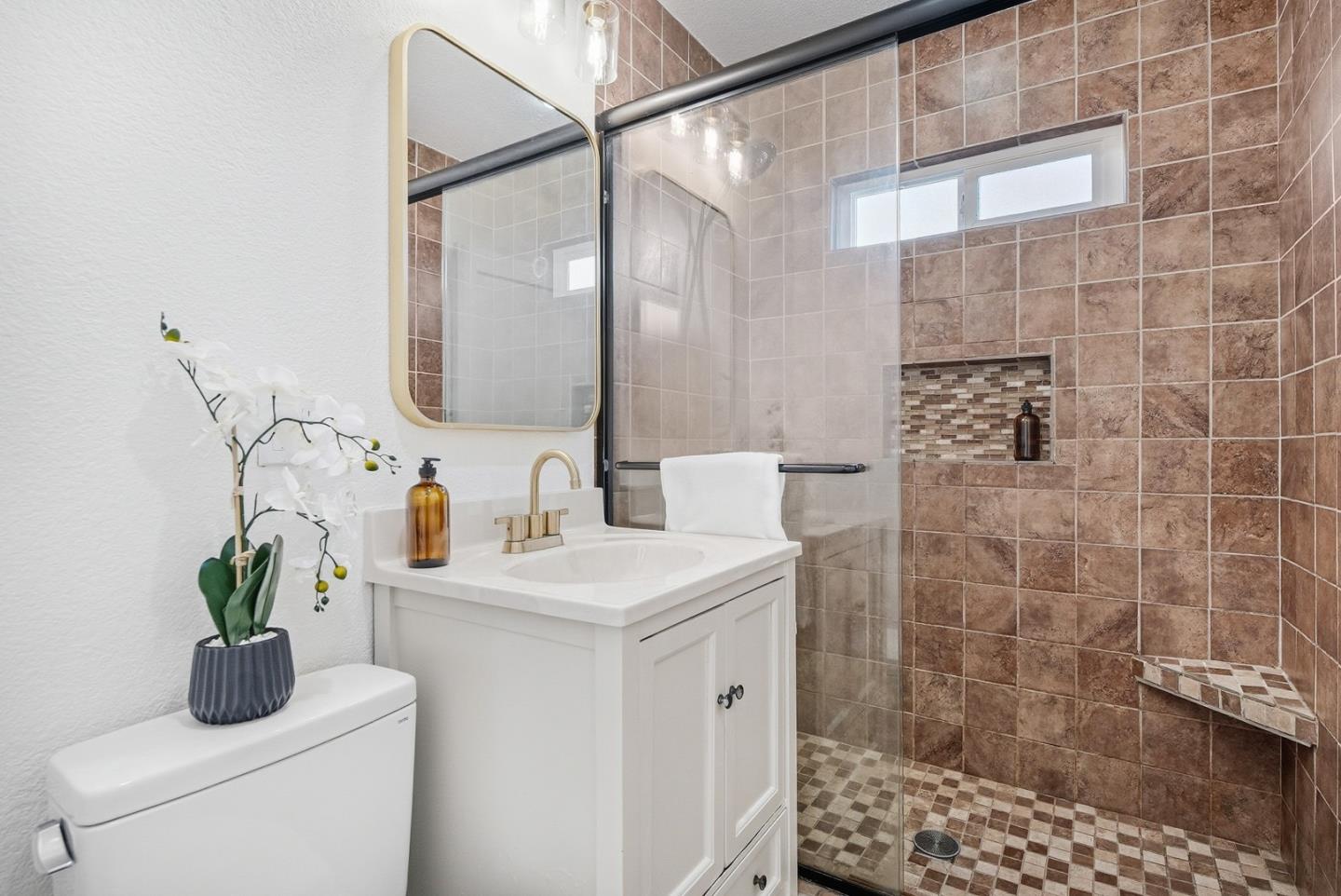 Detail Gallery Image 12 of 30 For 408 Cypress Ave, Millbrae,  CA 94030 - 3 Beds | 1/1 Baths