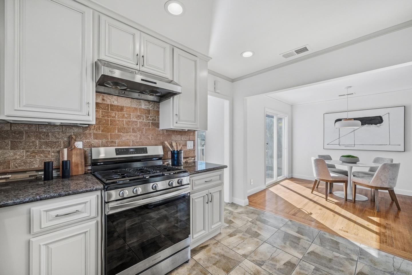 Detail Gallery Image 14 of 30 For 408 Cypress Ave, Millbrae,  CA 94030 - 3 Beds | 1/1 Baths