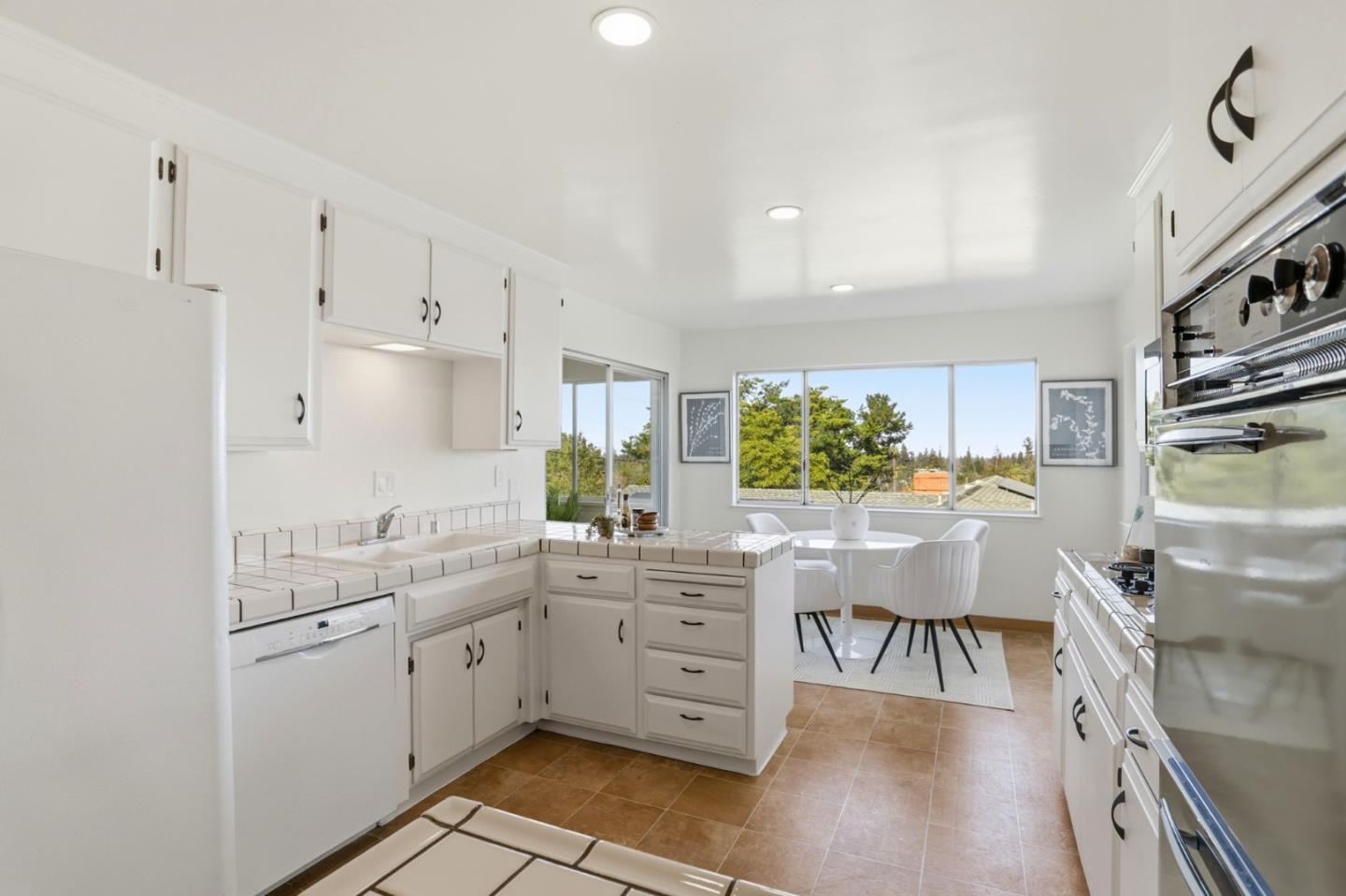 Detail Gallery Image 17 of 48 For 945 Andover Way, Los Altos,  CA 94024 - 5 Beds | 3 Baths