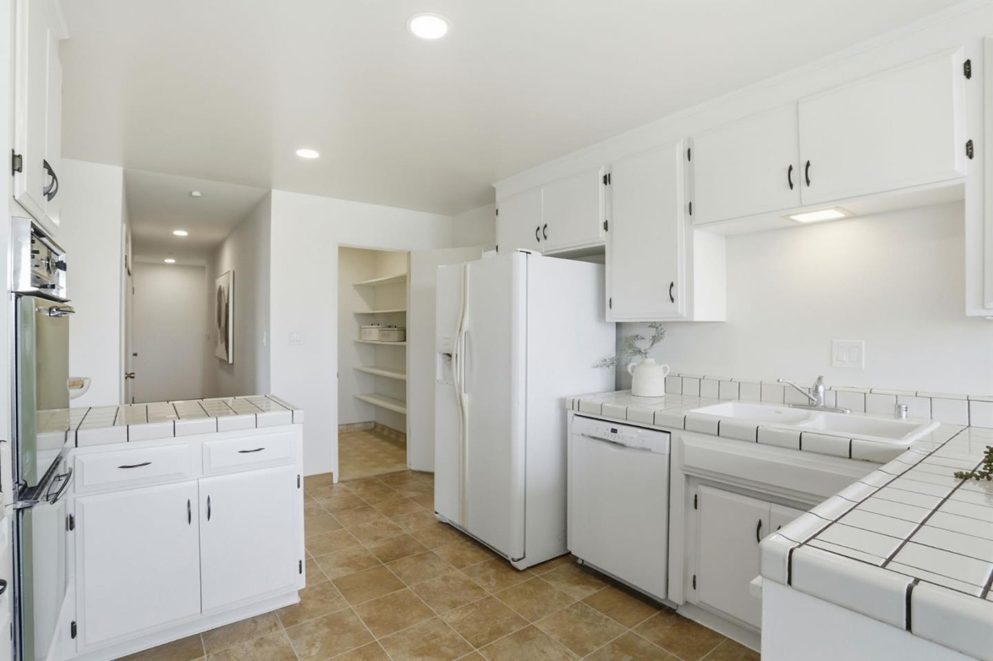 Detail Gallery Image 18 of 48 For 945 Andover Way, Los Altos,  CA 94024 - 5 Beds | 3 Baths