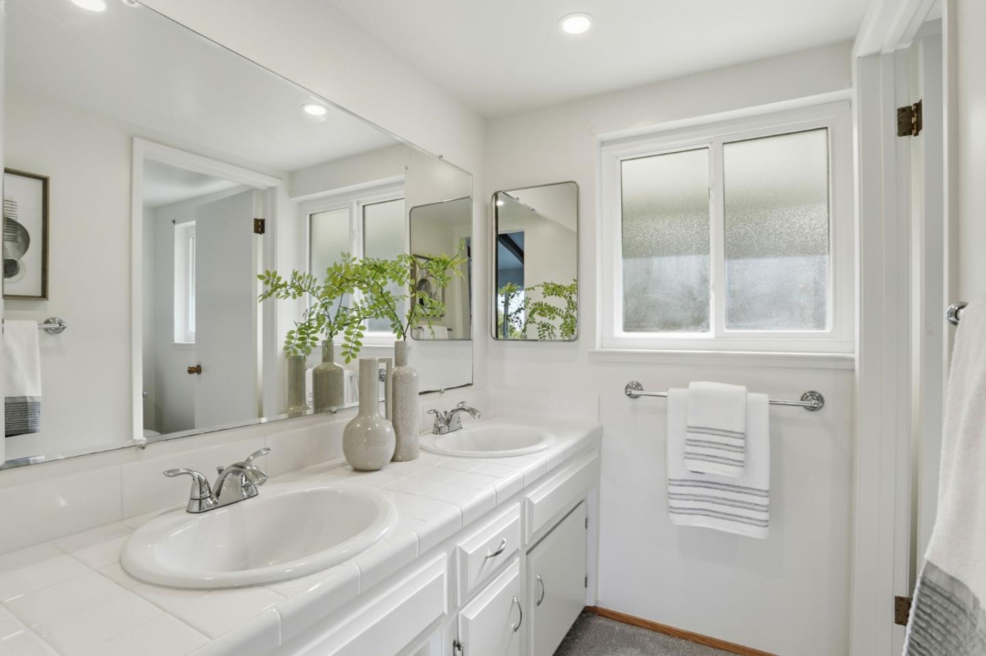 Detail Gallery Image 34 of 48 For 945 Andover Way, Los Altos,  CA 94024 - 5 Beds | 3 Baths