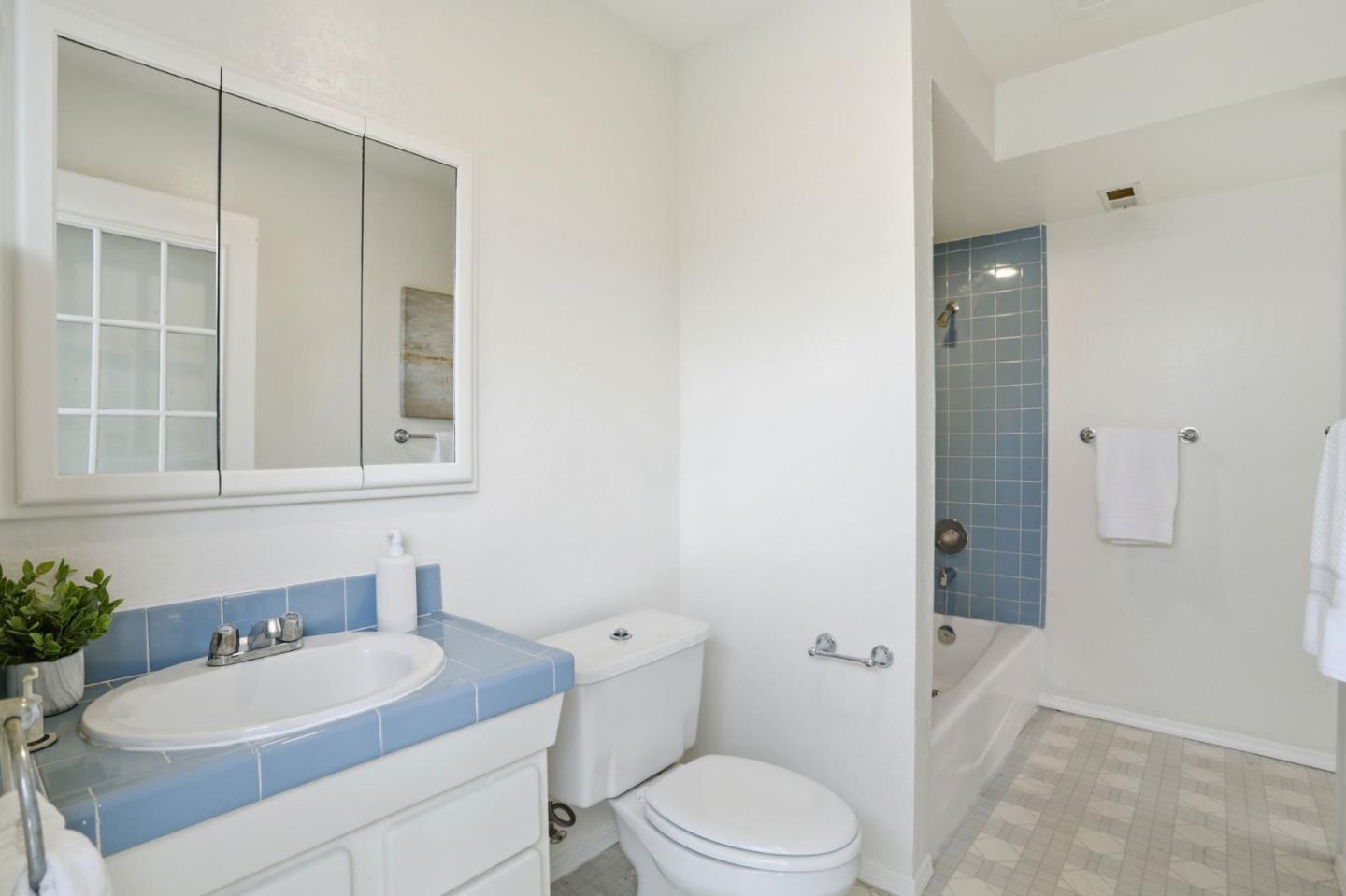 Detail Gallery Image 38 of 48 For 945 Andover Way, Los Altos,  CA 94024 - 5 Beds | 3 Baths