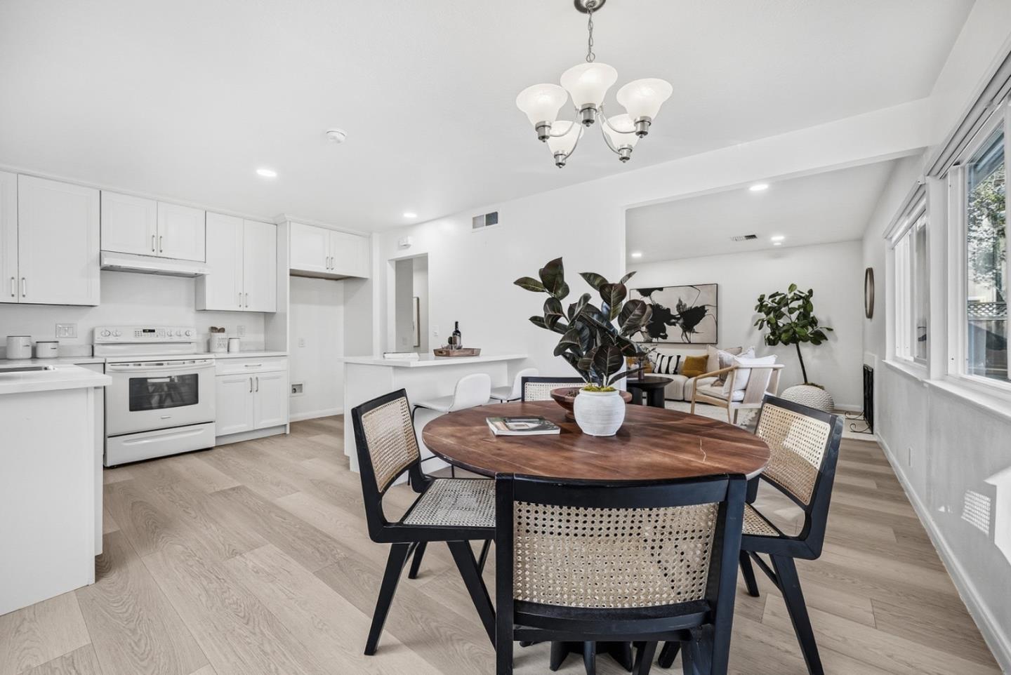 Detail Gallery Image 10 of 29 For 6290 Mahan Dr, San Jose,  CA 95123 - 3 Beds | 2 Baths