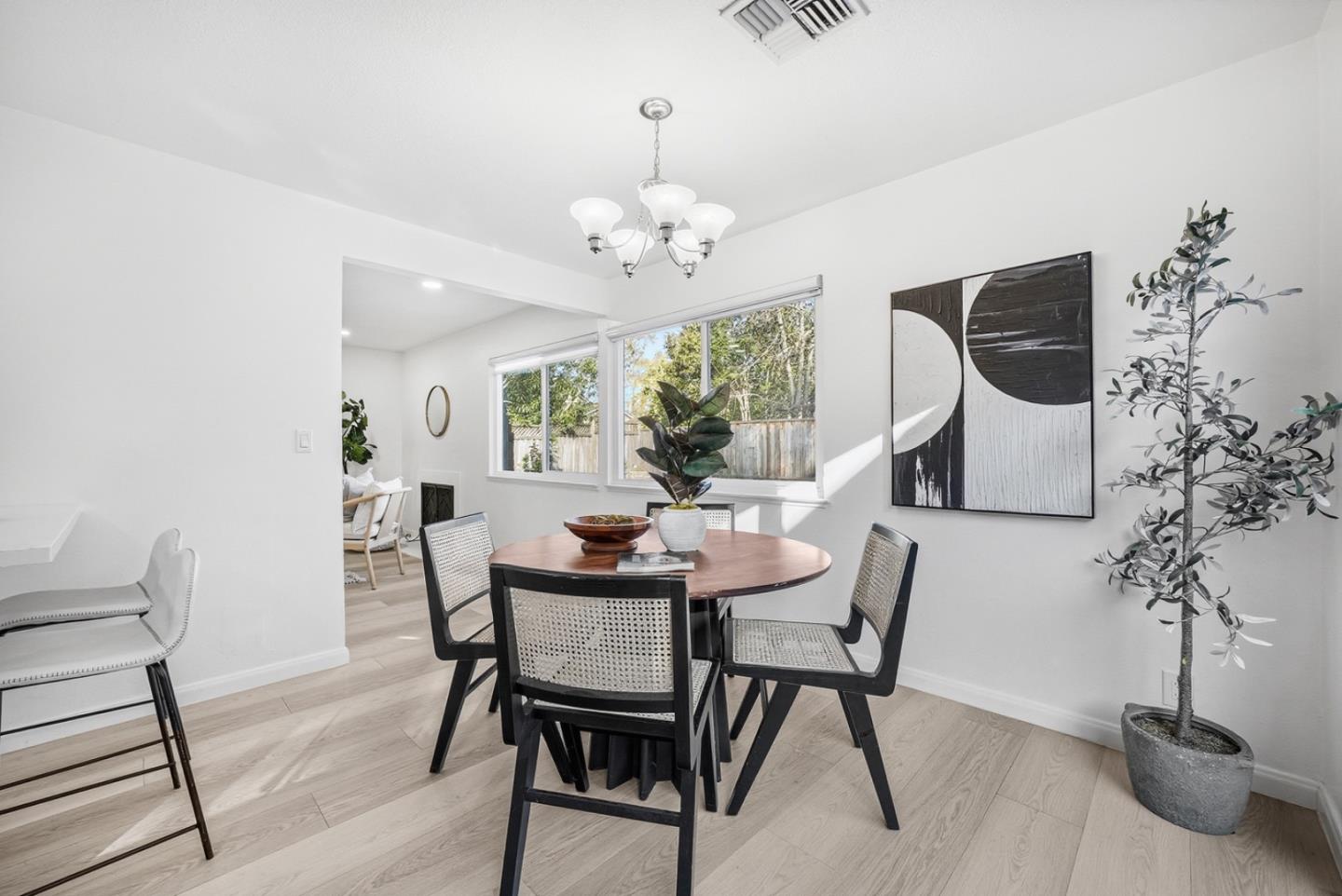 Detail Gallery Image 12 of 29 For 6290 Mahan Dr, San Jose,  CA 95123 - 3 Beds | 2 Baths