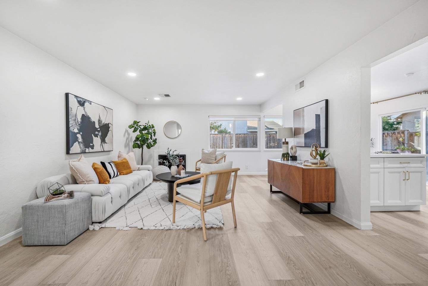 Detail Gallery Image 2 of 29 For 6290 Mahan Dr, San Jose,  CA 95123 - 3 Beds | 2 Baths