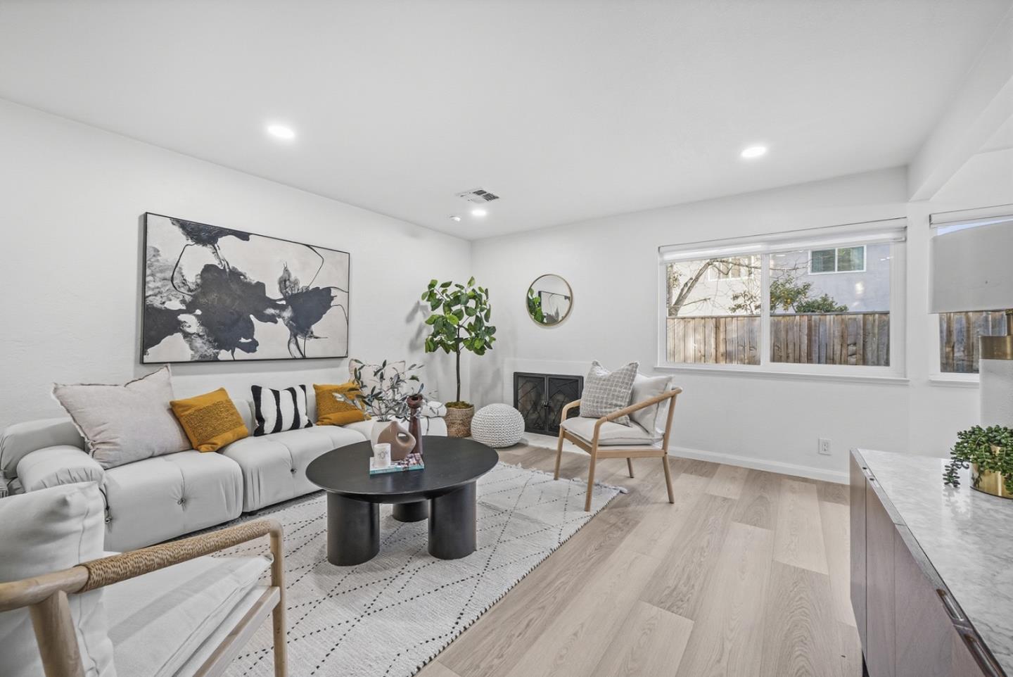 Detail Gallery Image 3 of 29 For 6290 Mahan Dr, San Jose,  CA 95123 - 3 Beds | 2 Baths