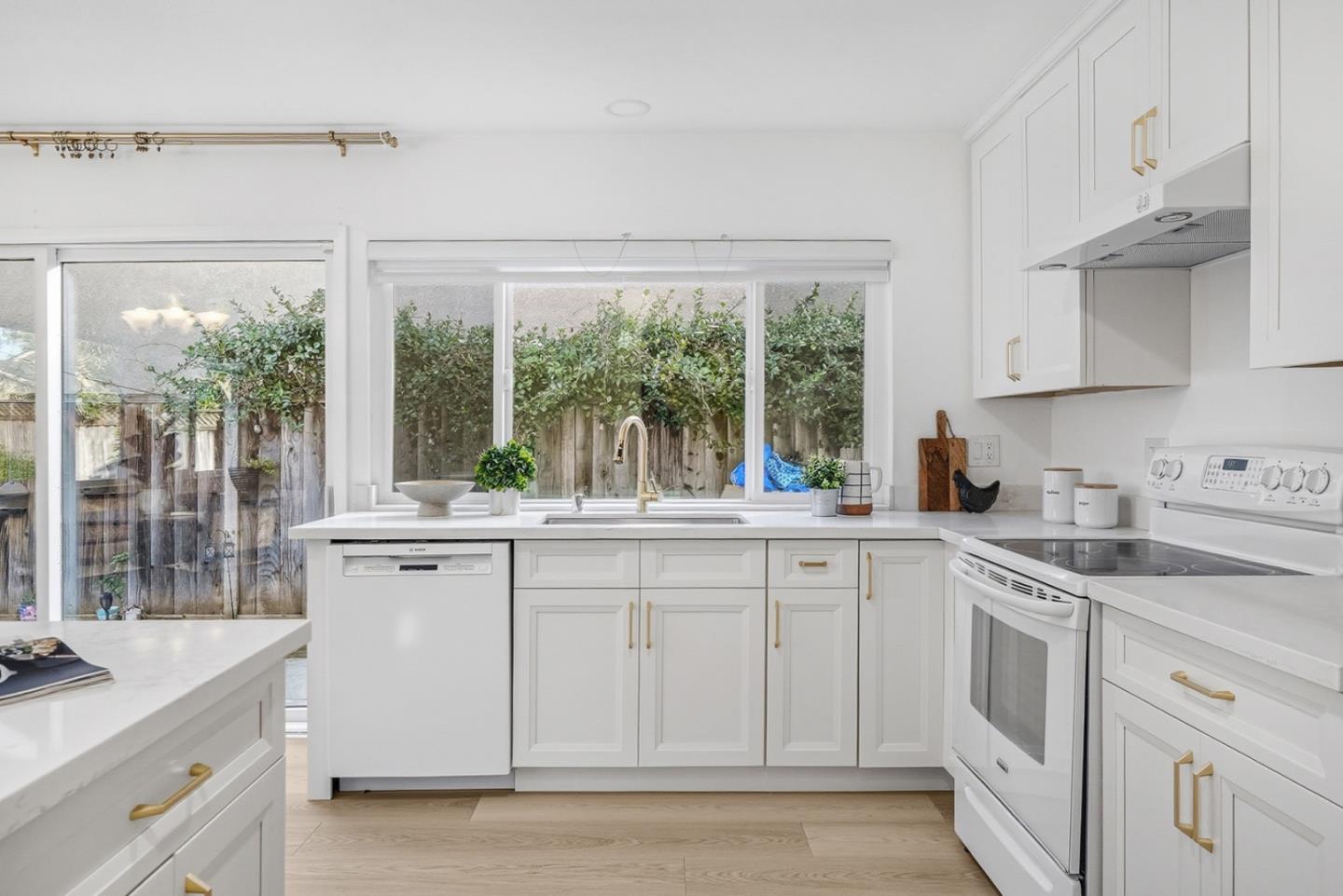 Detail Gallery Image 6 of 29 For 6290 Mahan Dr, San Jose,  CA 95123 - 3 Beds | 2 Baths