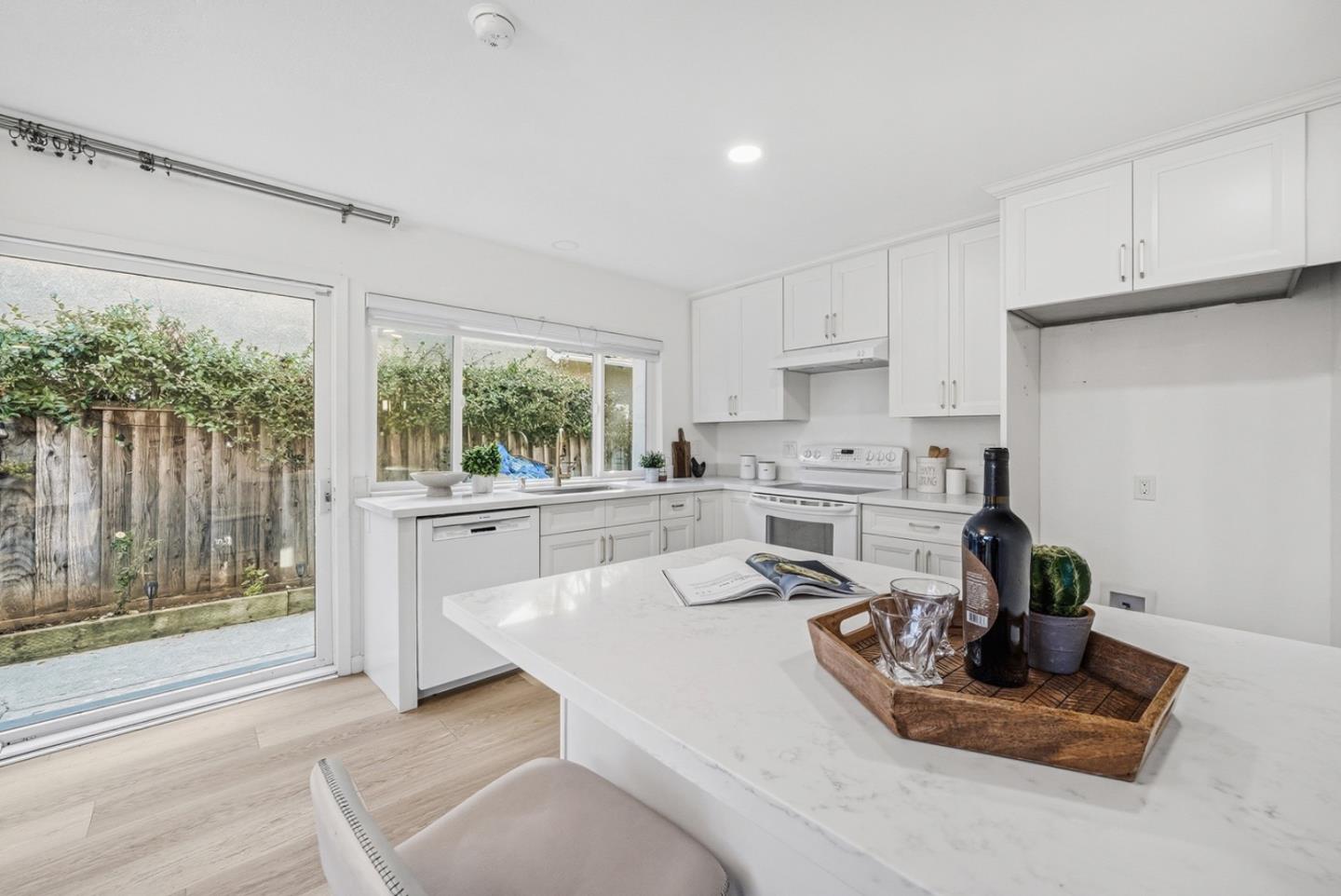 Detail Gallery Image 8 of 29 For 6290 Mahan Dr, San Jose,  CA 95123 - 3 Beds | 2 Baths