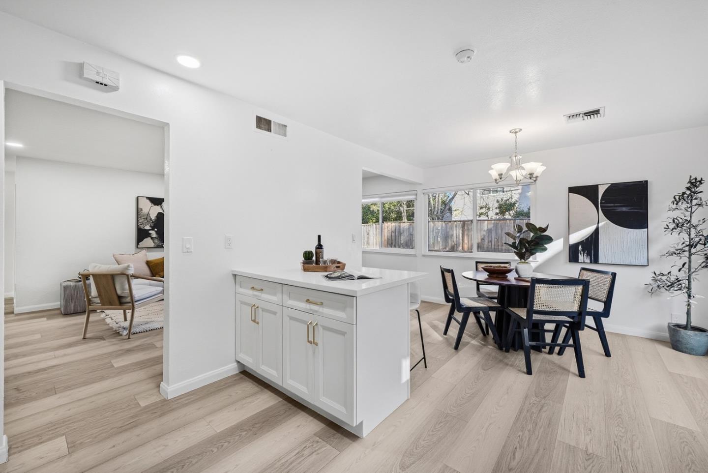 Detail Gallery Image 9 of 29 For 6290 Mahan Dr, San Jose,  CA 95123 - 3 Beds | 2 Baths