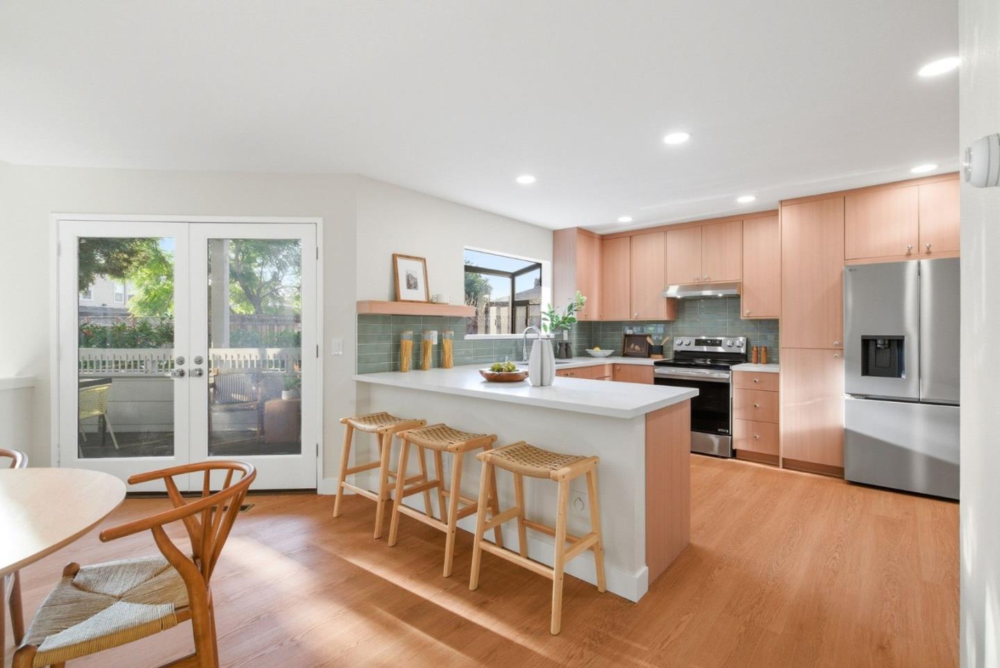 Detail Gallery Image 10 of 46 For 248 Walker Dr #17,  Mountain View,  CA 94043 - 2 Beds | 2/1 Baths