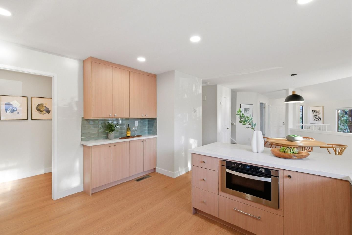 Detail Gallery Image 14 of 46 For 248 Walker Dr #17,  Mountain View,  CA 94043 - 2 Beds | 2/1 Baths