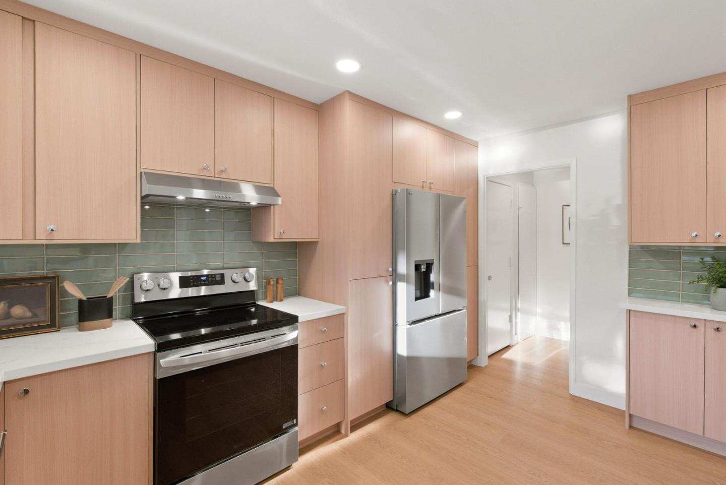 Detail Gallery Image 15 of 46 For 248 Walker Dr #17,  Mountain View,  CA 94043 - 2 Beds | 2/1 Baths