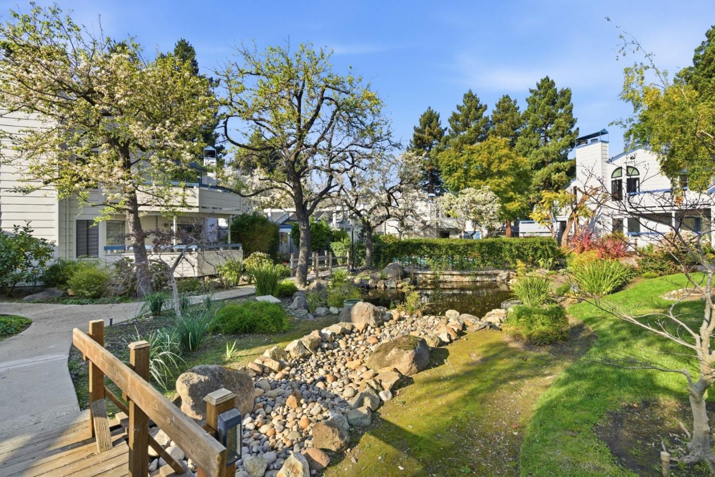 Detail Gallery Image 40 of 46 For 248 Walker Dr #17,  Mountain View,  CA 94043 - 2 Beds | 2/1 Baths