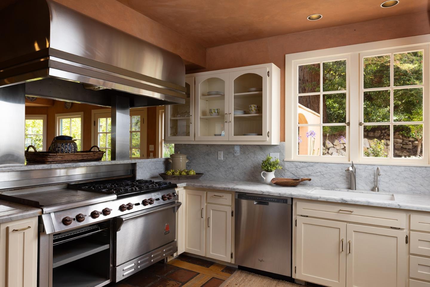 Detail Gallery Image 18 of 60 For 228 Lower Walden Rd, Carmel,  CA 93923 - 4 Beds | 4/1 Baths