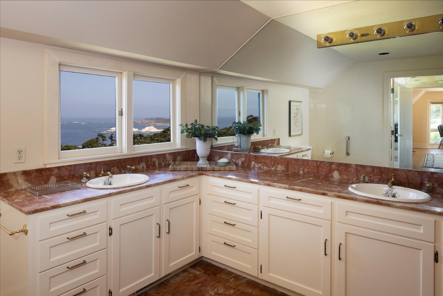 Detail Gallery Image 29 of 60 For 228 Lower Walden Rd, Carmel,  CA 93923 - 4 Beds | 4/1 Baths