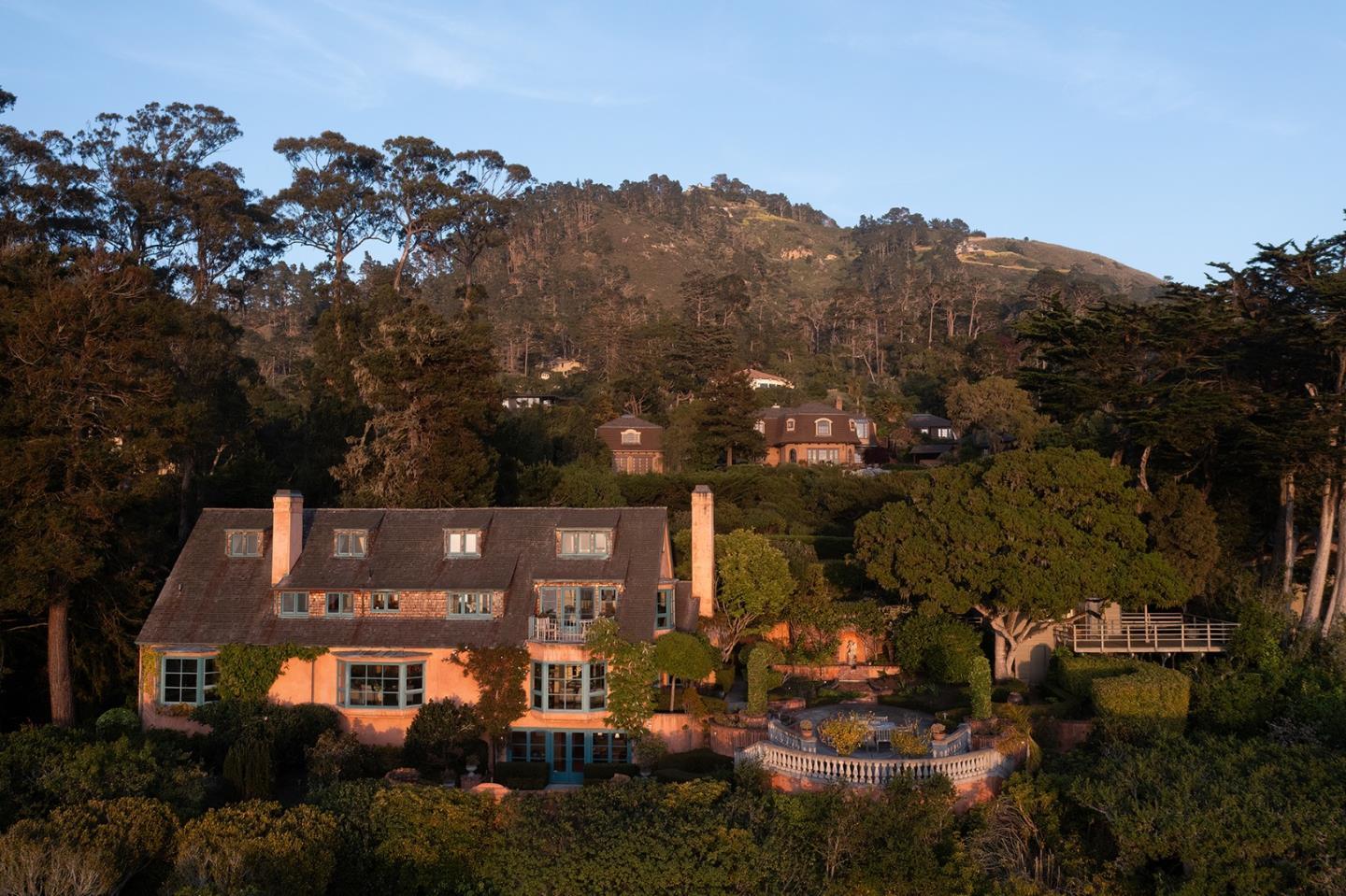 Detail Gallery Image 5 of 60 For 228 Lower Walden Rd, Carmel,  CA 93923 - 4 Beds | 4/1 Baths