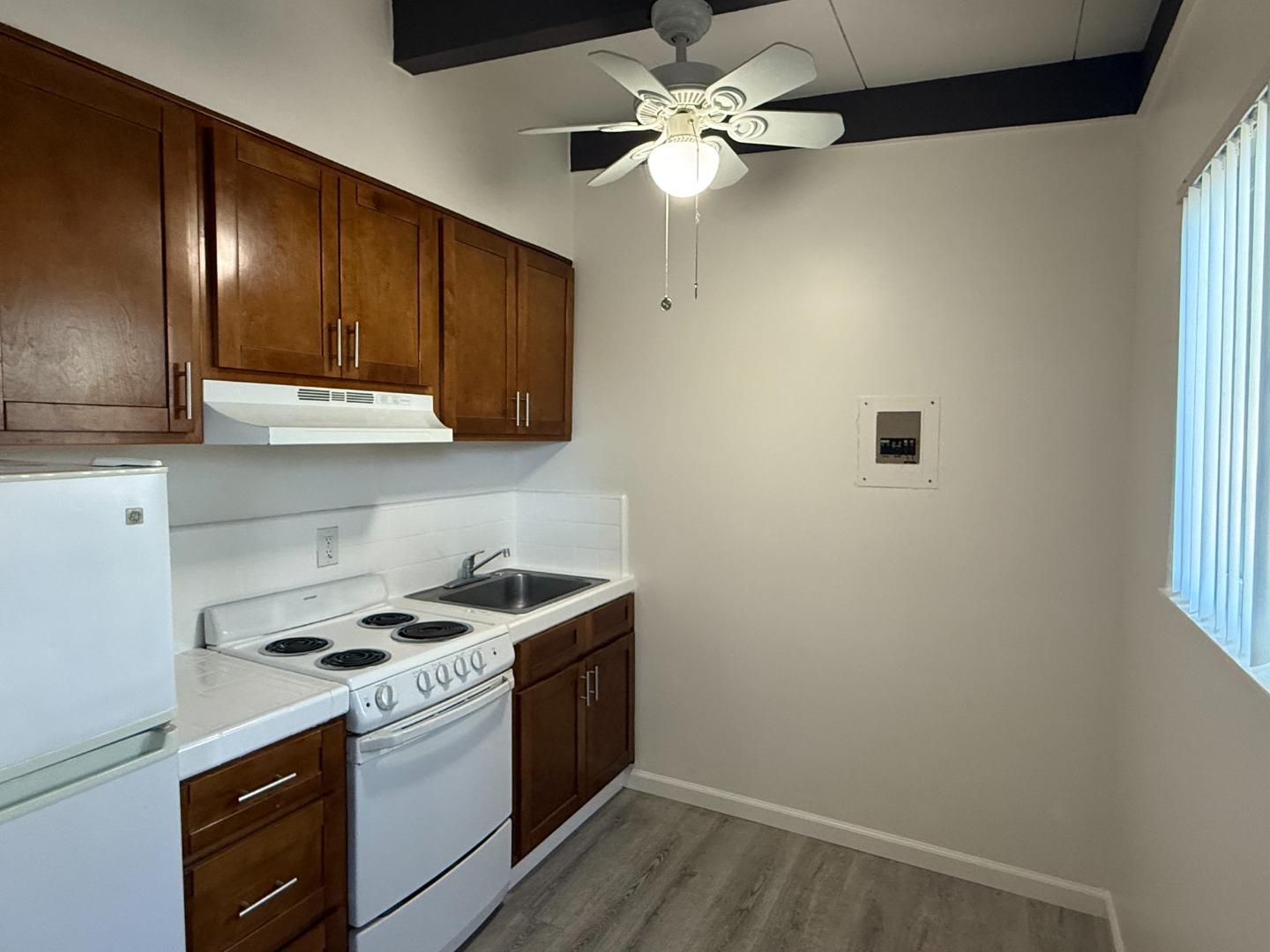 Detail Gallery Image 11 of 13 For 962 W Weddell Dr, Sunnyvale,  CA 94089 - – Beds | – Baths