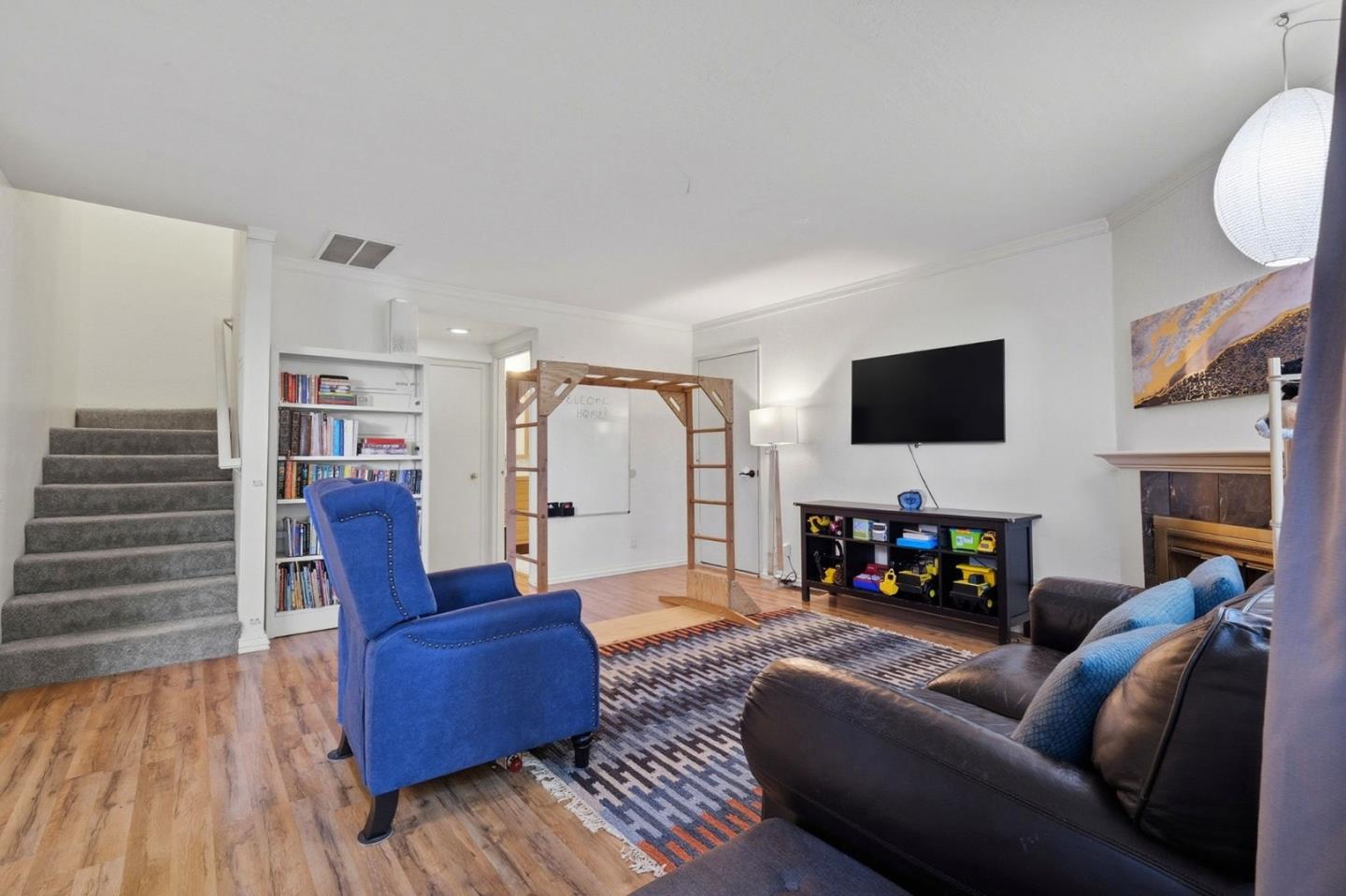 Detail Gallery Image 5 of 27 For 229 Silver Leaf Dr #B,  Watsonville,  CA 95076 - 3 Beds | 1/1 Baths