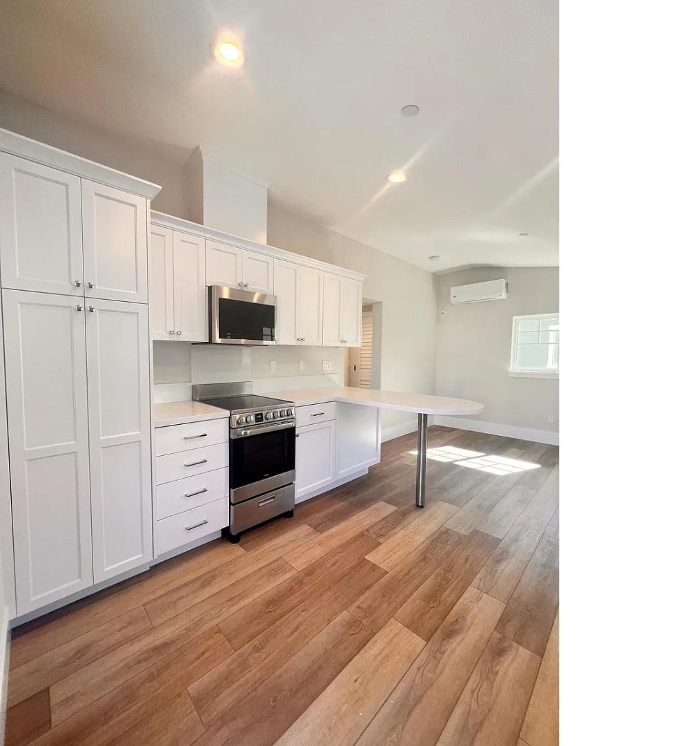 Detail Gallery Image 3 of 9 For 203 Oak Tree Cir, Los Gatos,  CA 95032 - 5 Beds | 4 Baths