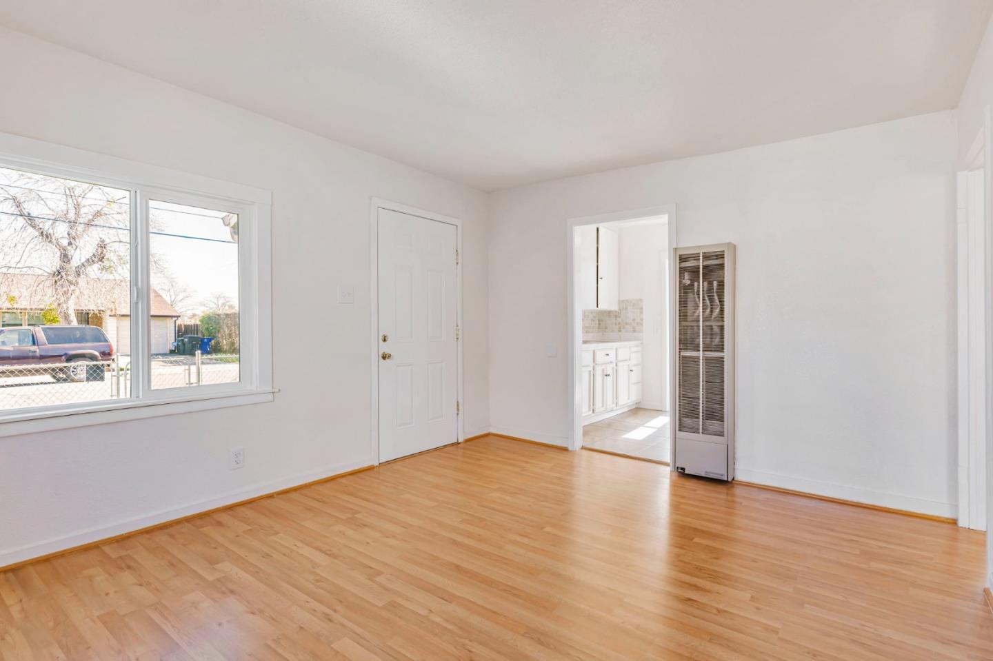 Detail Gallery Image 11 of 29 For 2343 Erickson St, Sacramento,  CA 95815 - – Beds | – Baths