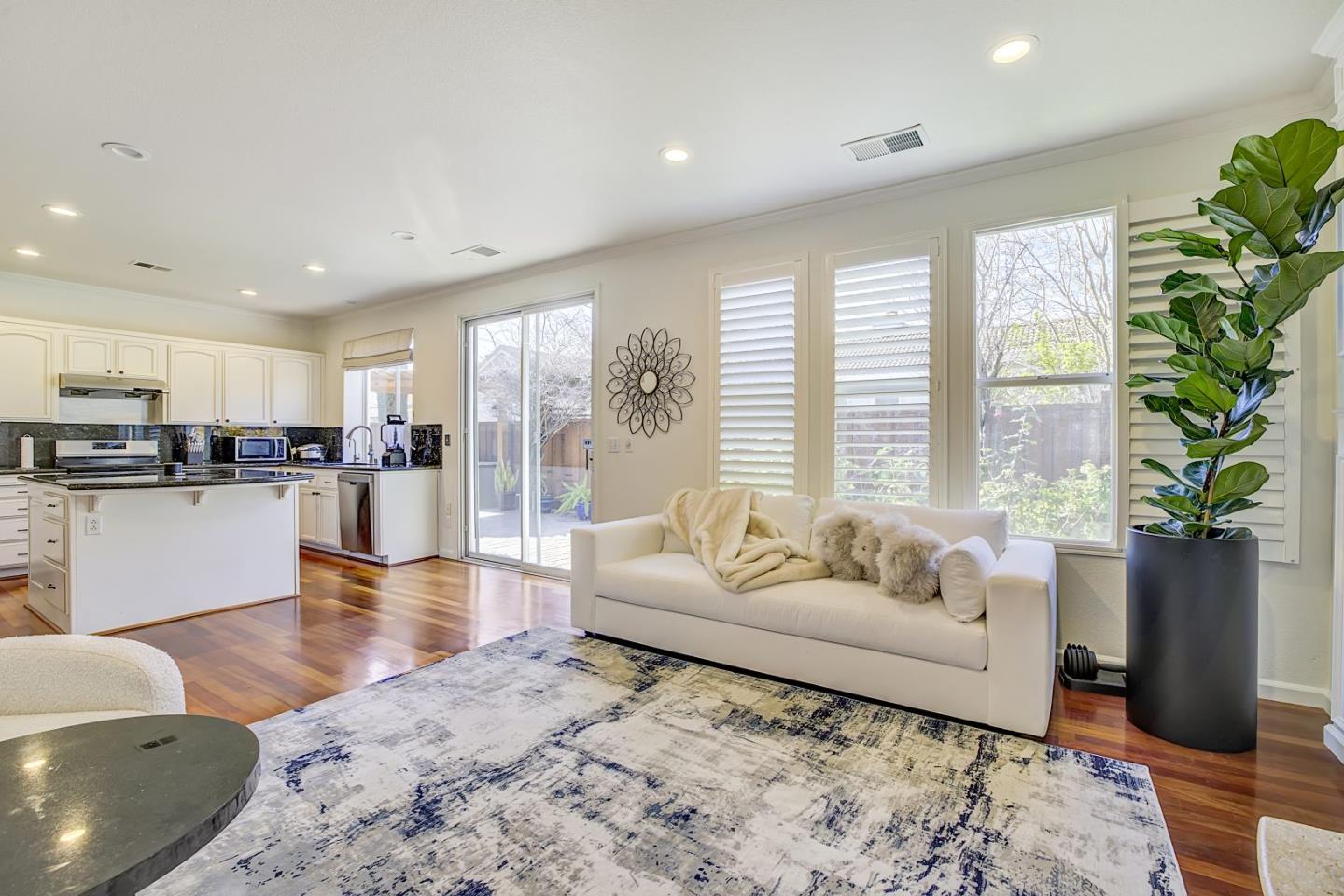 Detail Gallery Image 11 of 48 For 6751 Positano Ln, San Jose,  CA 95138 - 4 Beds | 2/1 Baths